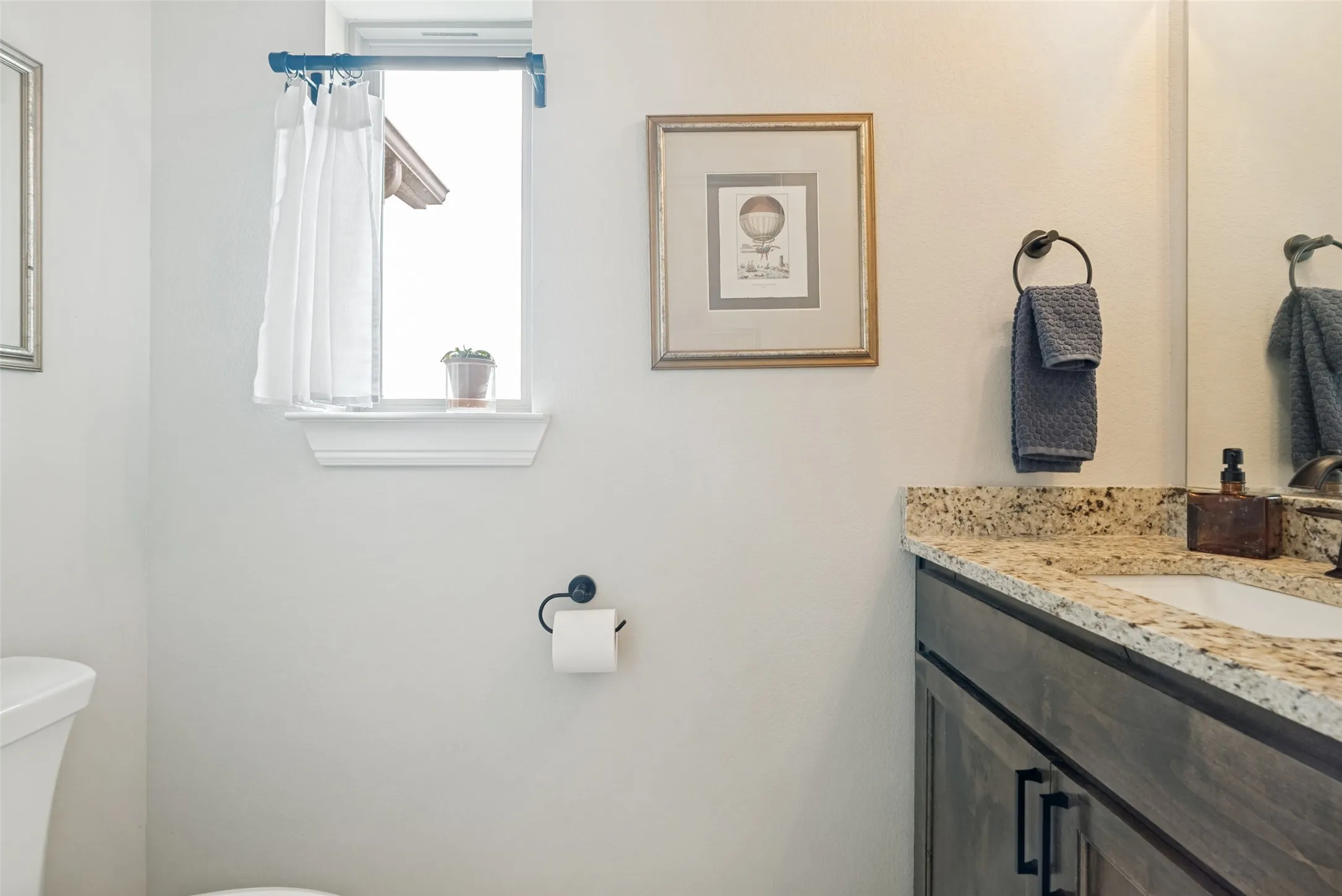 Powder bath near front entry