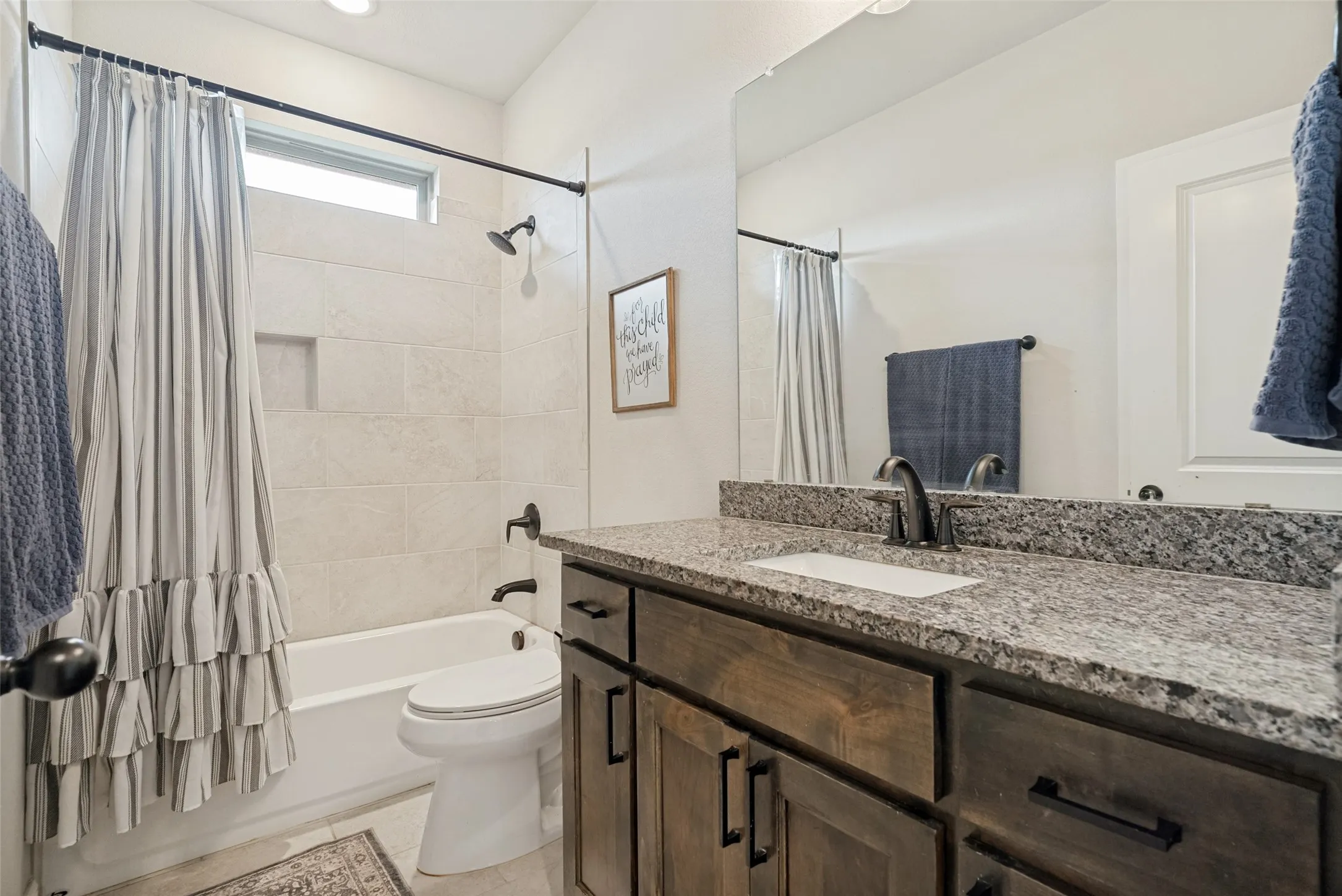 Hall bath for secondary bedrooms