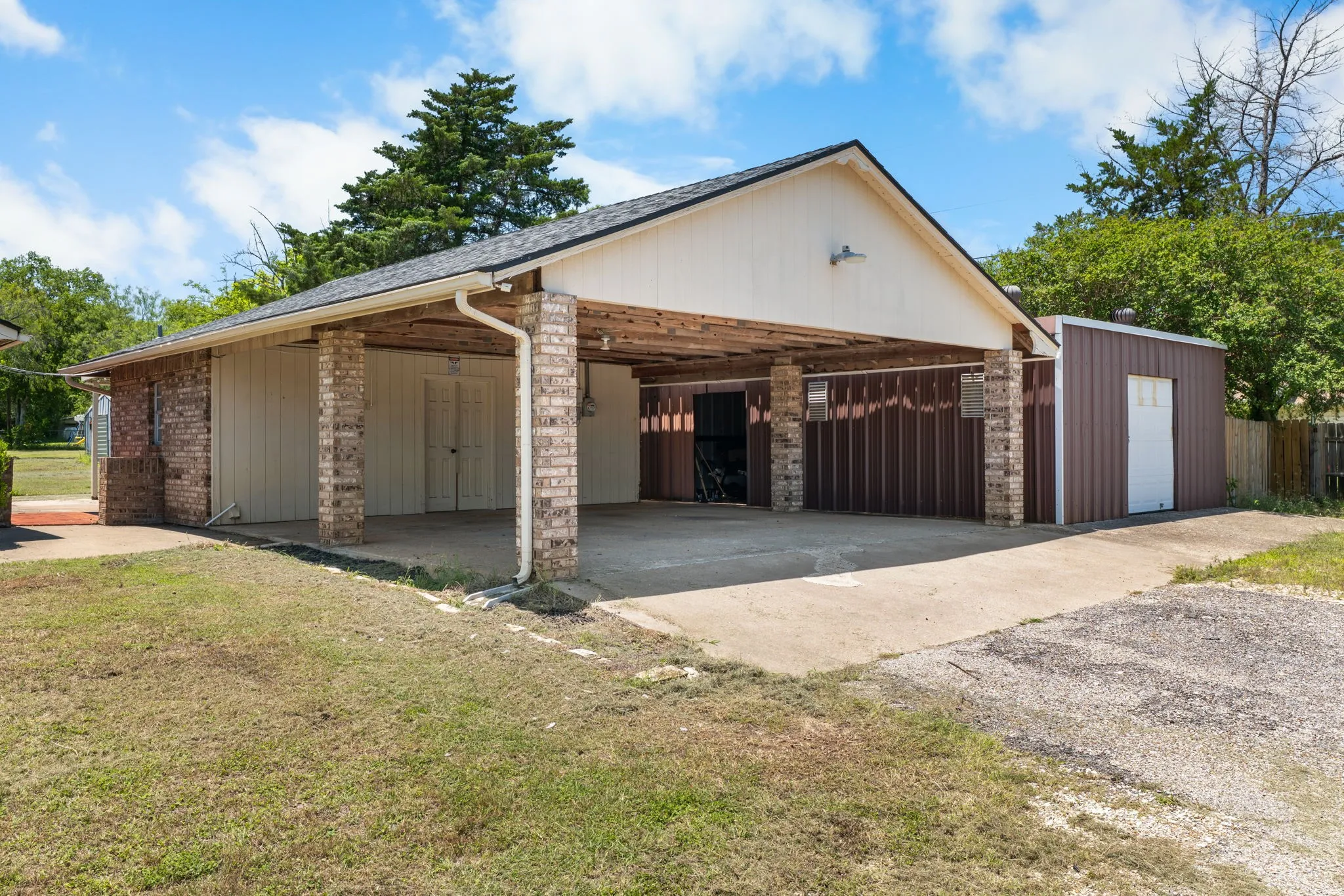 Single Family Residence For Sale in Mc Lennan County , 373 Ingred Street, Waco, Texas 76705, 2 Bedroom, 3 Bathroom, Garage spaces, 1,305 Sqft, built in 1985, mls#21288072, Real Estate Agent in Waco, Homes For Sale in Mc Lennan county, Homes For Sale in Waco, Realtor in Waco Texas, Real Estate Brokerage Independent Realty Texas, Luminita Cordes Realtor