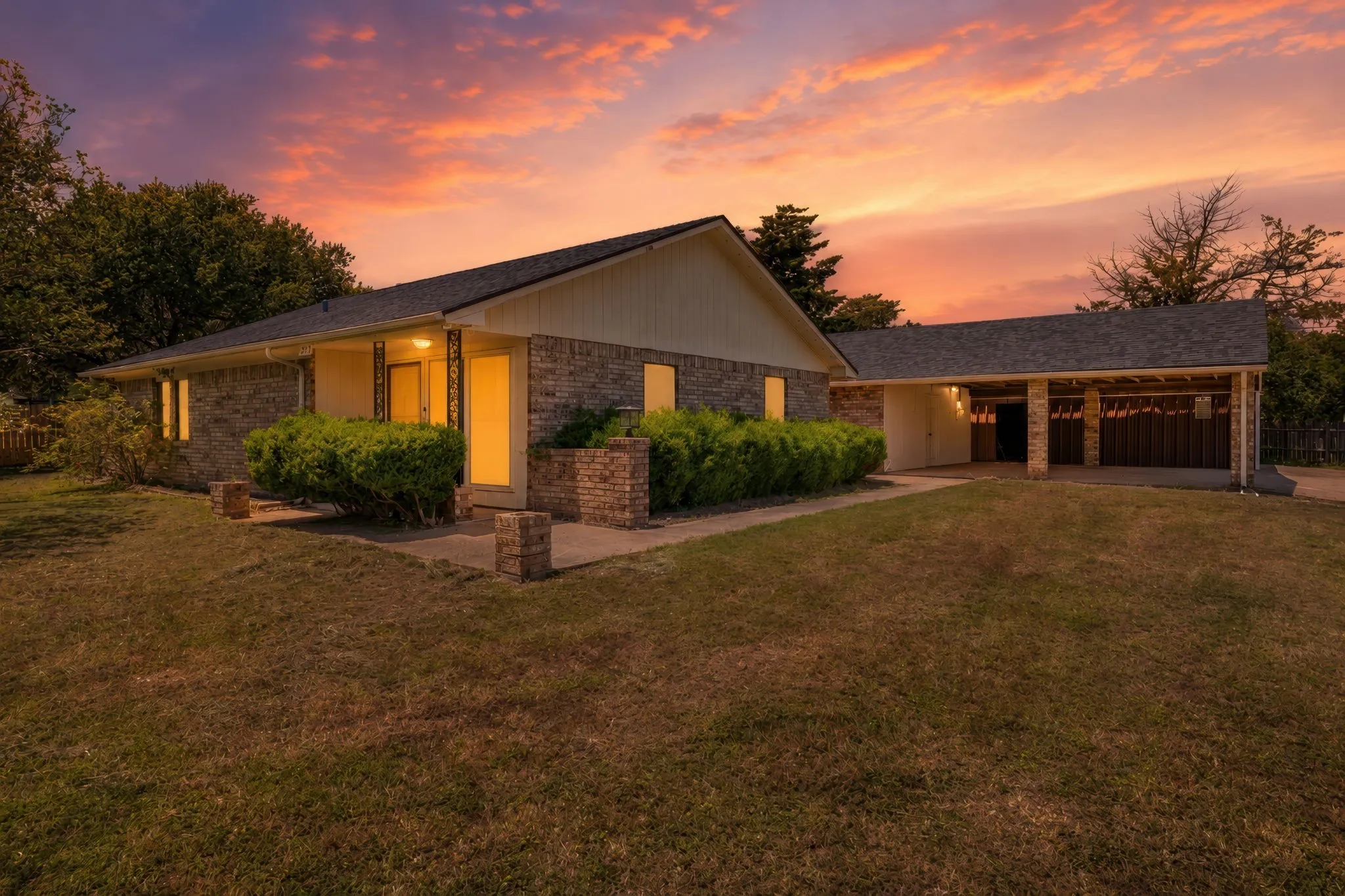 Single Family Residence For Sale in Mc Lennan County , 373 Ingred Street, Waco, Texas 76705, 2 Bedroom, 3 Bathroom, Garage spaces, 1,305 Sqft, built in 1985, mls#21288072, Real Estate Agent in Waco, Homes For Sale in Mc Lennan county, Homes For Sale in Waco, Realtor in Waco Texas, Real Estate Brokerage Independent Realty Texas, Luminita Cordes Realtor