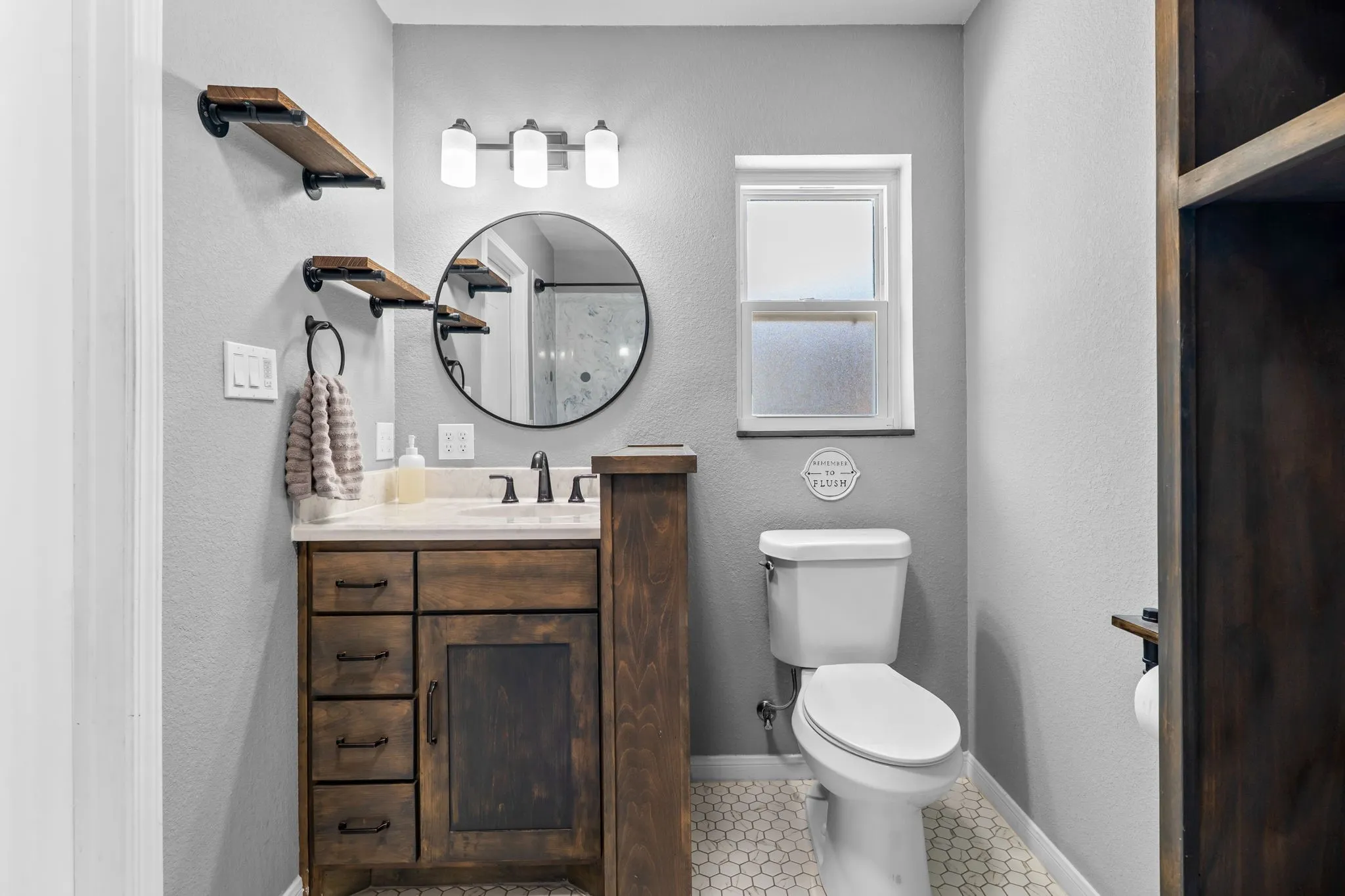 Single Family Residence For Sale in Mc Lennan County , 373 Ingred Street, Waco, Texas 76705, 2 Bedroom, 3 Bathroom, Garage spaces, 1,305 Sqft, built in 1985, mls#21288072, Real Estate Agent in Waco, Homes For Sale in Mc Lennan county, Homes For Sale in Waco, Realtor in Waco Texas, Real Estate Brokerage Independent Realty Texas, Luminita Cordes Realtor