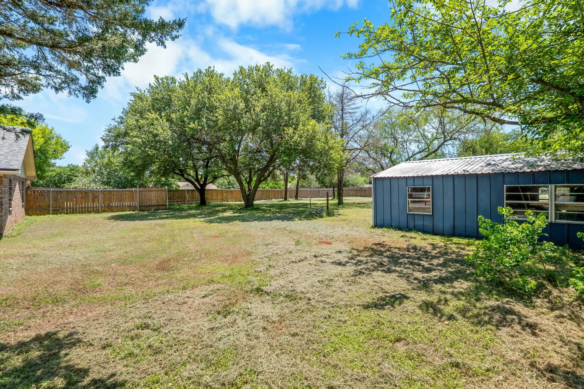 Single Family Residence For Sale in Mc Lennan County , 373 Ingred Street, Waco, Texas 76705, 2 Bedroom, 3 Bathroom, Garage spaces, 1,305 Sqft, built in 1985, mls#21288072, Real Estate Agent in Waco, Homes For Sale in Mc Lennan county, Homes For Sale in Waco, Realtor in Waco Texas, Real Estate Brokerage Independent Realty Texas, Luminita Cordes Realtor