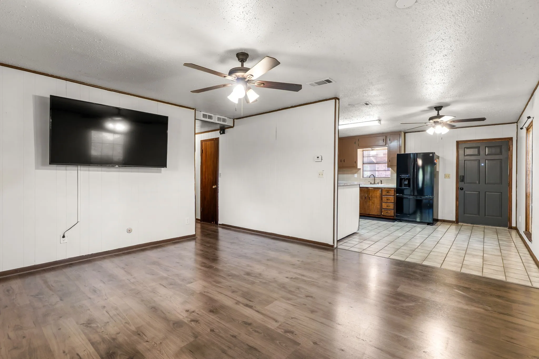 Single Family Residence For Sale in Mc Lennan County , 373 Ingred Street, Waco, Texas 76705, 2 Bedroom, 3 Bathroom, Garage spaces, 1,305 Sqft, built in 1985, mls#21288072, Real Estate Agent in Waco, Homes For Sale in Mc Lennan county, Homes For Sale in Waco, Realtor in Waco Texas, Real Estate Brokerage Independent Realty Texas, Luminita Cordes Realtor