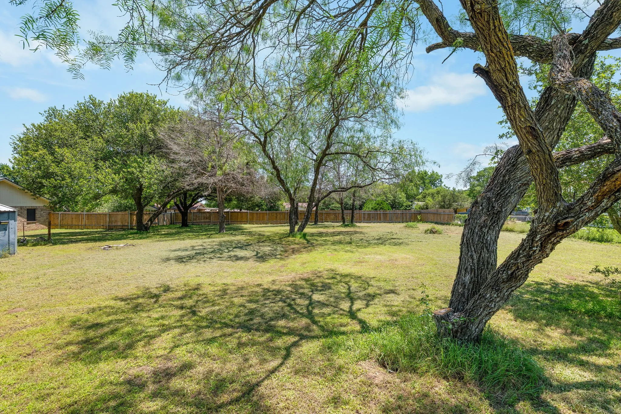 Single Family Residence For Sale in Mc Lennan County , 373 Ingred Street, Waco, Texas 76705, 2 Bedroom, 3 Bathroom, Garage spaces, 1,305 Sqft, built in 1985, mls#21288072, Real Estate Agent in Waco, Homes For Sale in Mc Lennan county, Homes For Sale in Waco, Realtor in Waco Texas, Real Estate Brokerage Independent Realty Texas, Luminita Cordes Realtor