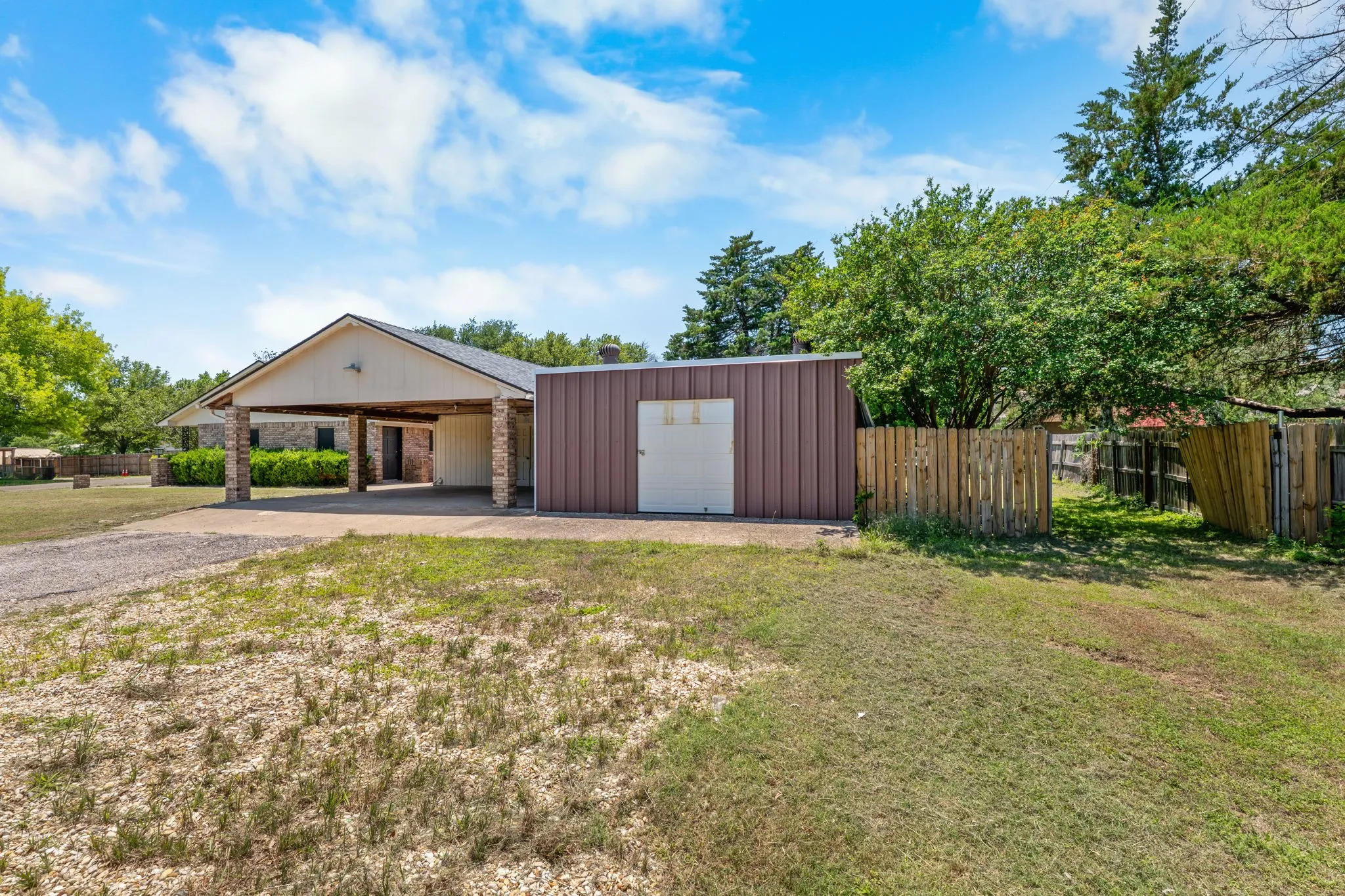 Single Family Residence For Sale in Mc Lennan County , 373 Ingred Street, Waco, Texas 76705, 2 Bedroom, 3 Bathroom, Garage spaces, 1,305 Sqft, built in 1985, mls#21288072, Real Estate Agent in Waco, Homes For Sale in Mc Lennan county, Homes For Sale in Waco, Realtor in Waco Texas, Real Estate Brokerage Independent Realty Texas, Luminita Cordes Realtor