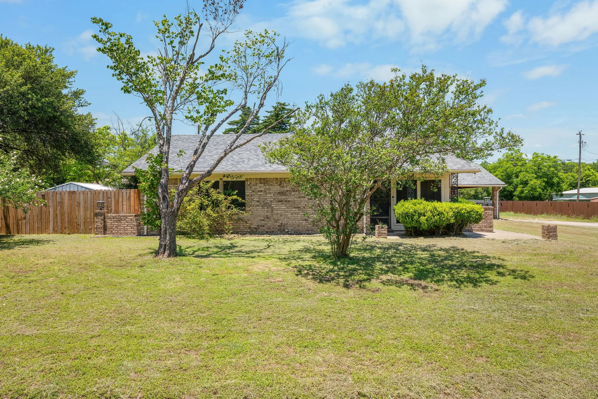 Single Family Residence For Sale in Mc Lennan County , 373 Ingred Street, Waco, Texas 76705, 2 Bedroom, 3 Bathroom, Garage spaces, 1,305 Sqft, built in 1985, mls#21288072, Real Estate Agent in Waco, Homes For Sale in Mc Lennan county, Homes For Sale in Waco, Realtor in Waco Texas, Real Estate Brokerage Independent Realty Texas, Luminita Cordes Realtor