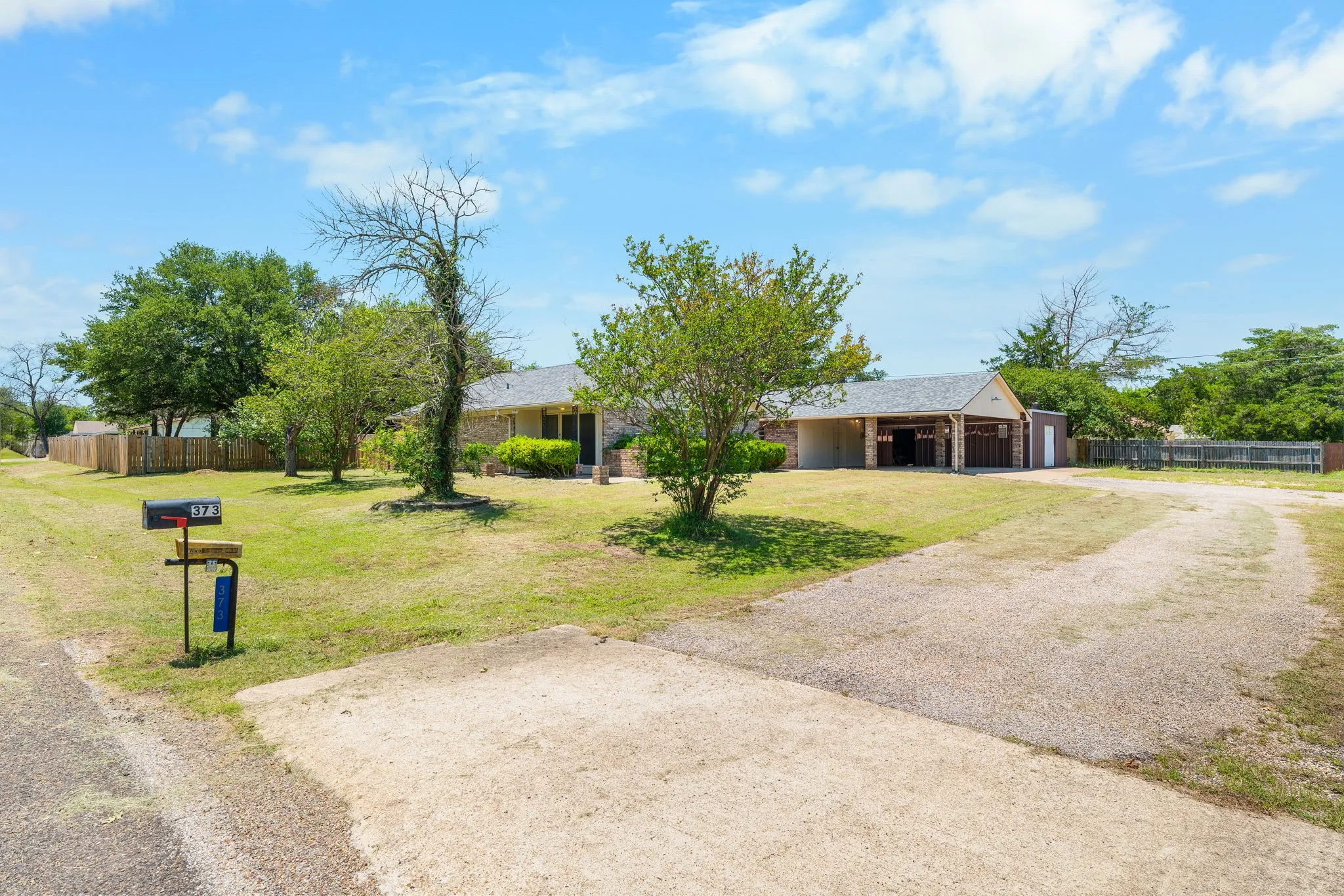Single Family Residence For Sale in Mc Lennan County , 373 Ingred Street, Waco, Texas 76705, 2 Bedroom, 3 Bathroom, Garage spaces, 1,305 Sqft, built in 1985, mls#21288072, Real Estate Agent in Waco, Homes For Sale in Mc Lennan county, Homes For Sale in Waco, Realtor in Waco Texas, Real Estate Brokerage Independent Realty Texas, Luminita Cordes Realtor