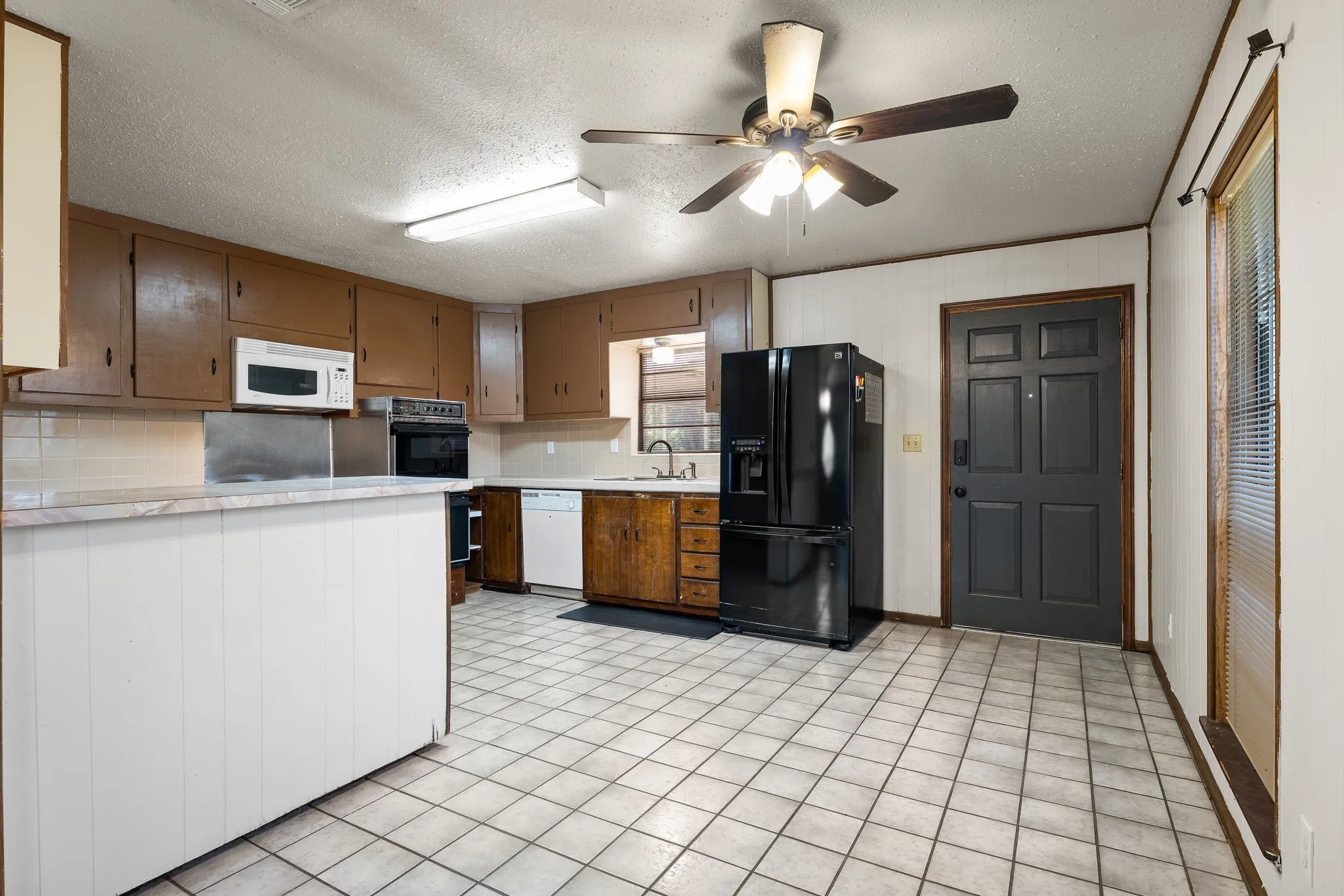 Single Family Residence For Sale in Mc Lennan County , 373 Ingred Street, Waco, Texas 76705, 2 Bedroom, 3 Bathroom, Garage spaces, 1,305 Sqft, built in 1985, mls#21288072, Real Estate Agent in Waco, Homes For Sale in Mc Lennan county, Homes For Sale in Waco, Realtor in Waco Texas, Real Estate Brokerage Independent Realty Texas, Luminita Cordes Realtor