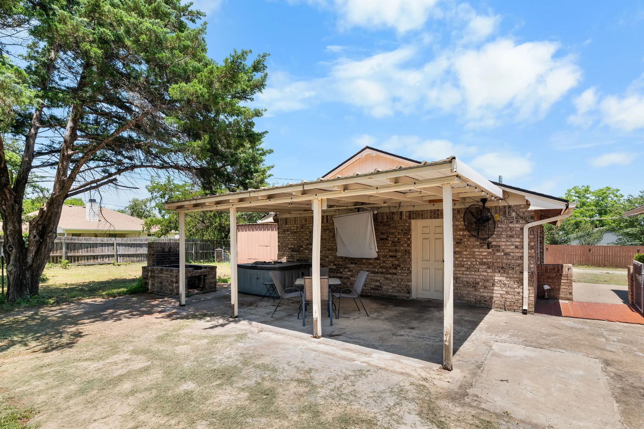 Single Family Residence For Sale in Mc Lennan County , 373 Ingred Street, Waco, Texas 76705, 2 Bedroom, 3 Bathroom, Garage spaces, 1,305 Sqft, built in 1985, mls#21288072, Real Estate Agent in Waco, Homes For Sale in Mc Lennan county, Homes For Sale in Waco, Realtor in Waco Texas, Real Estate Brokerage Independent Realty Texas, Luminita Cordes Realtor