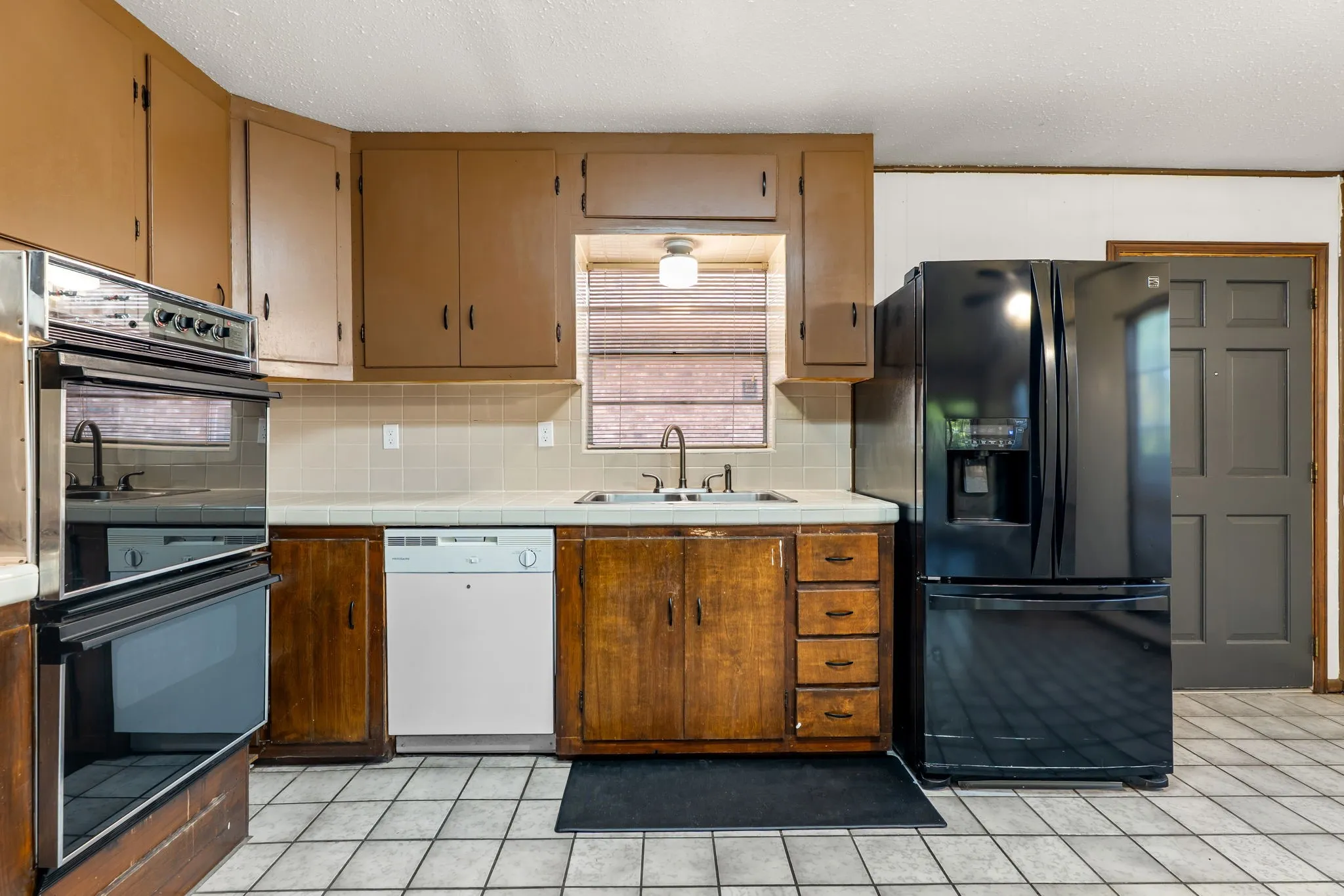 Single Family Residence For Sale in Mc Lennan County , 373 Ingred Street, Waco, Texas 76705, 2 Bedroom, 3 Bathroom, Garage spaces, 1,305 Sqft, built in 1985, mls#21288072, Real Estate Agent in Waco, Homes For Sale in Mc Lennan county, Homes For Sale in Waco, Realtor in Waco Texas, Real Estate Brokerage Independent Realty Texas, Luminita Cordes Realtor