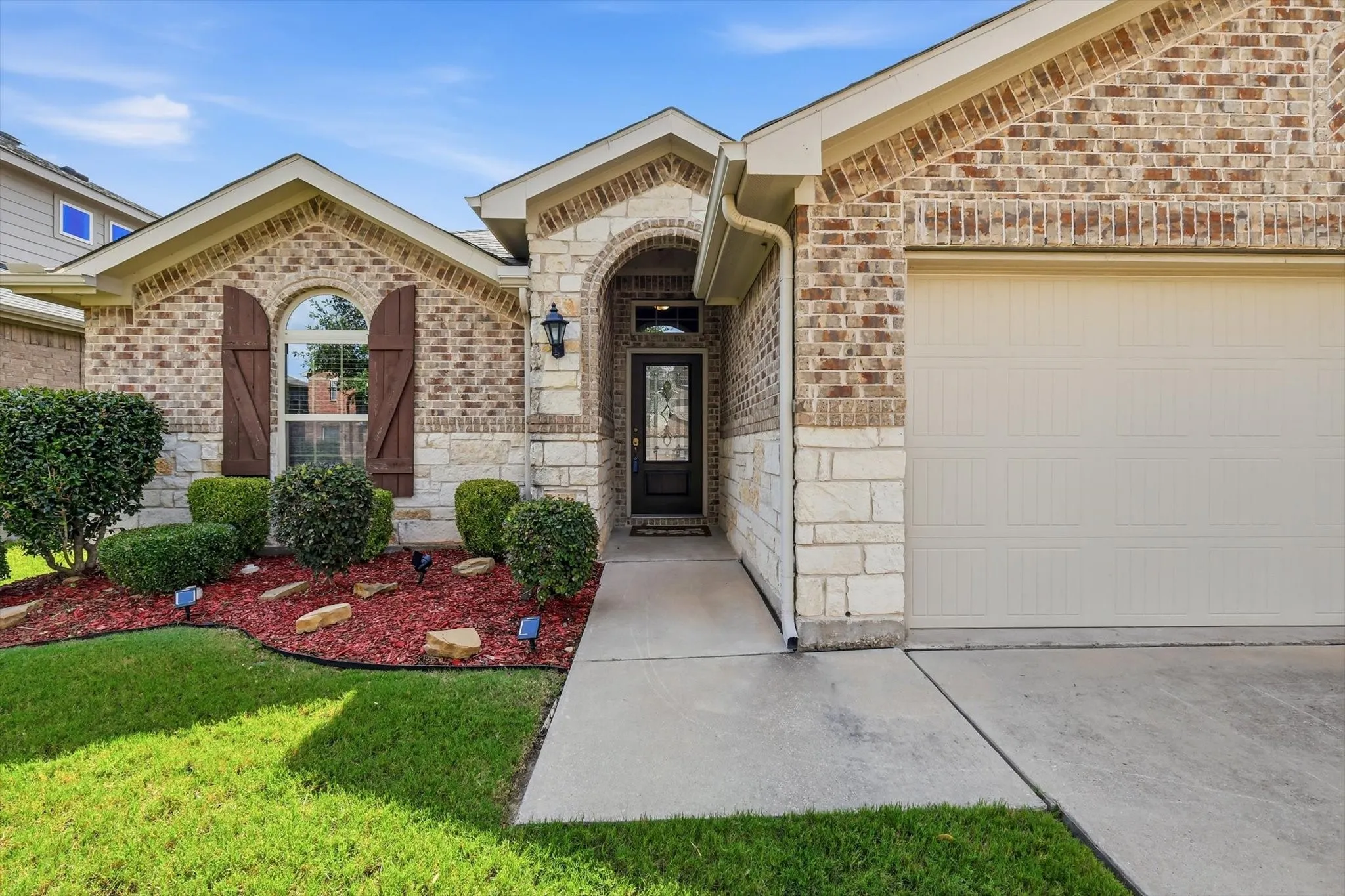 Single Family Residence For Sale in Denton County , 5104 Texana Drive, Frisco, Texas 75036, 3 Bedroom, 2 Bathroom, 2 Garage spaces, 1,706 Sqft, built in 2016, mls#21287355, Real Estate Agent in Frisco, Homes For Sale in Denton county, Homes For Sale in Frisco, Realtor in Frisco Texas, Real Estate Brokerage Independent Realty Texas, Luminita Cordes Realtor