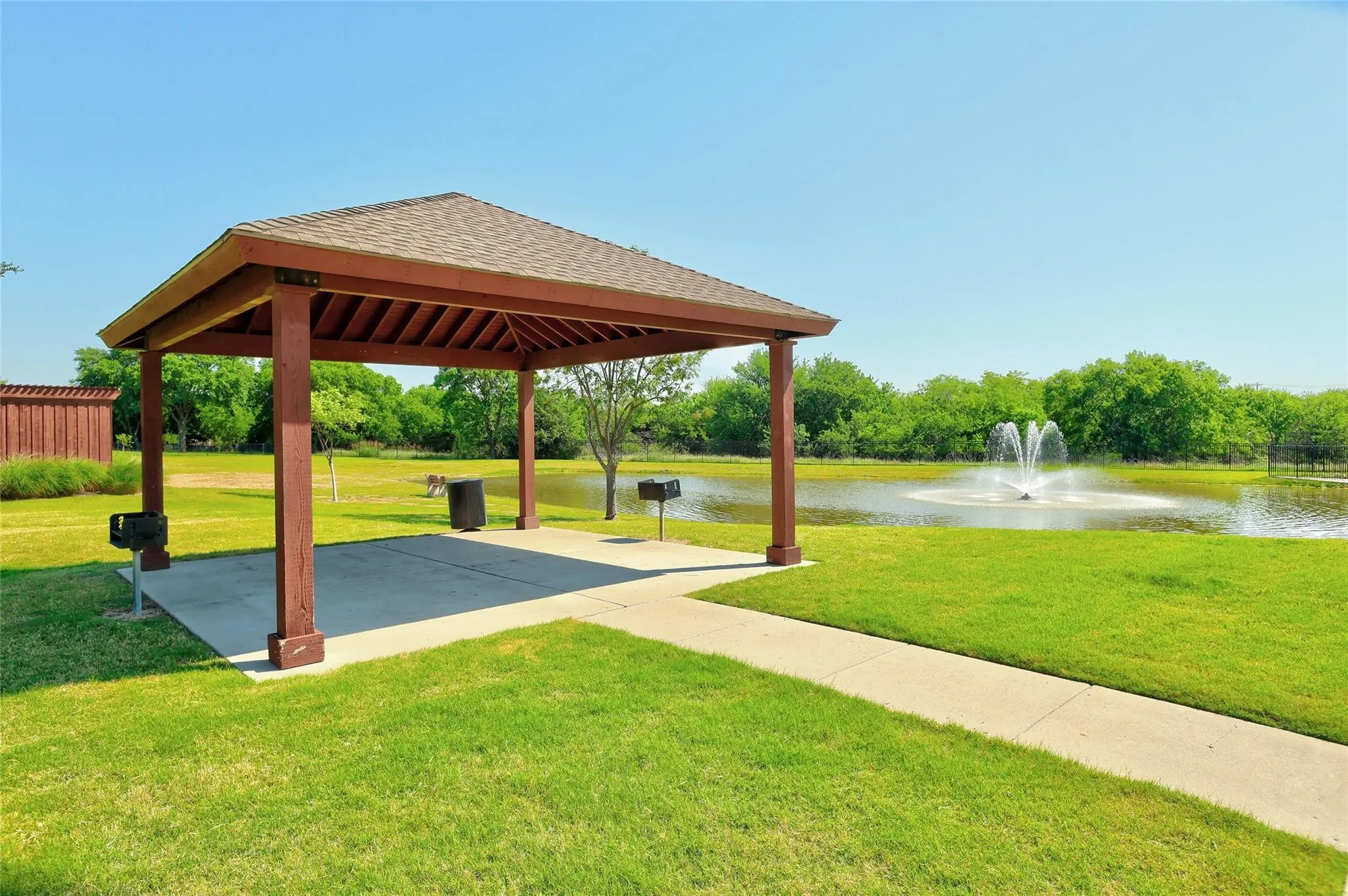 Single Family Residence For Sale in Denton County , 5104 Texana Drive, Frisco, Texas 75036, 3 Bedroom, 2 Bathroom, 2 Garage spaces, 1,706 Sqft, built in 2016, mls#21287355, Real Estate Agent in Frisco, Homes For Sale in Denton county, Homes For Sale in Frisco, Realtor in Frisco Texas, Real Estate Brokerage Independent Realty Texas, Luminita Cordes Realtor