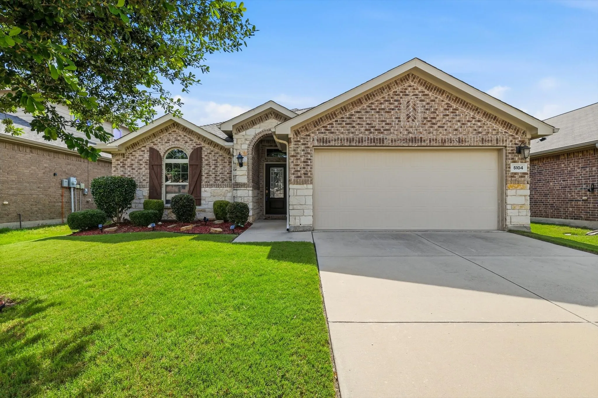 Single Family Residence For Sale in Denton County , 5104 Texana Drive, Frisco, Texas 75036, 3 Bedroom, 2 Bathroom, 2 Garage spaces, 1,706 Sqft, built in 2016, mls#21287355, Real Estate Agent in Frisco, Homes For Sale in Denton county, Homes For Sale in Frisco, Realtor in Frisco Texas, Real Estate Brokerage Independent Realty Texas, Luminita Cordes Realtor