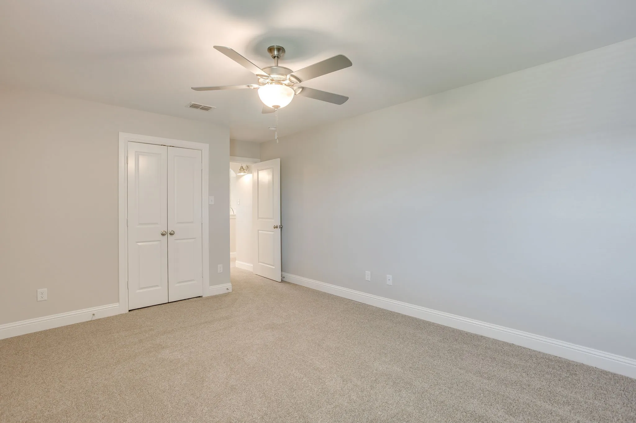 Single Family Residence For Sale in Parker County , 120 War Wagon Circle, Millsap, Texas 76066, 4 Bedroom, 3 Bathroom, 2 Garage spaces, 2,654 Sqft, built in 2018, mls#21292977, Real Estate Agent in Millsap, Homes For Sale in Parker county, Homes For Sale in Millsap, Realtor in Millsap Texas, Real Estate Brokerage Independent Realty Texas, Luminita Cordes Realtor