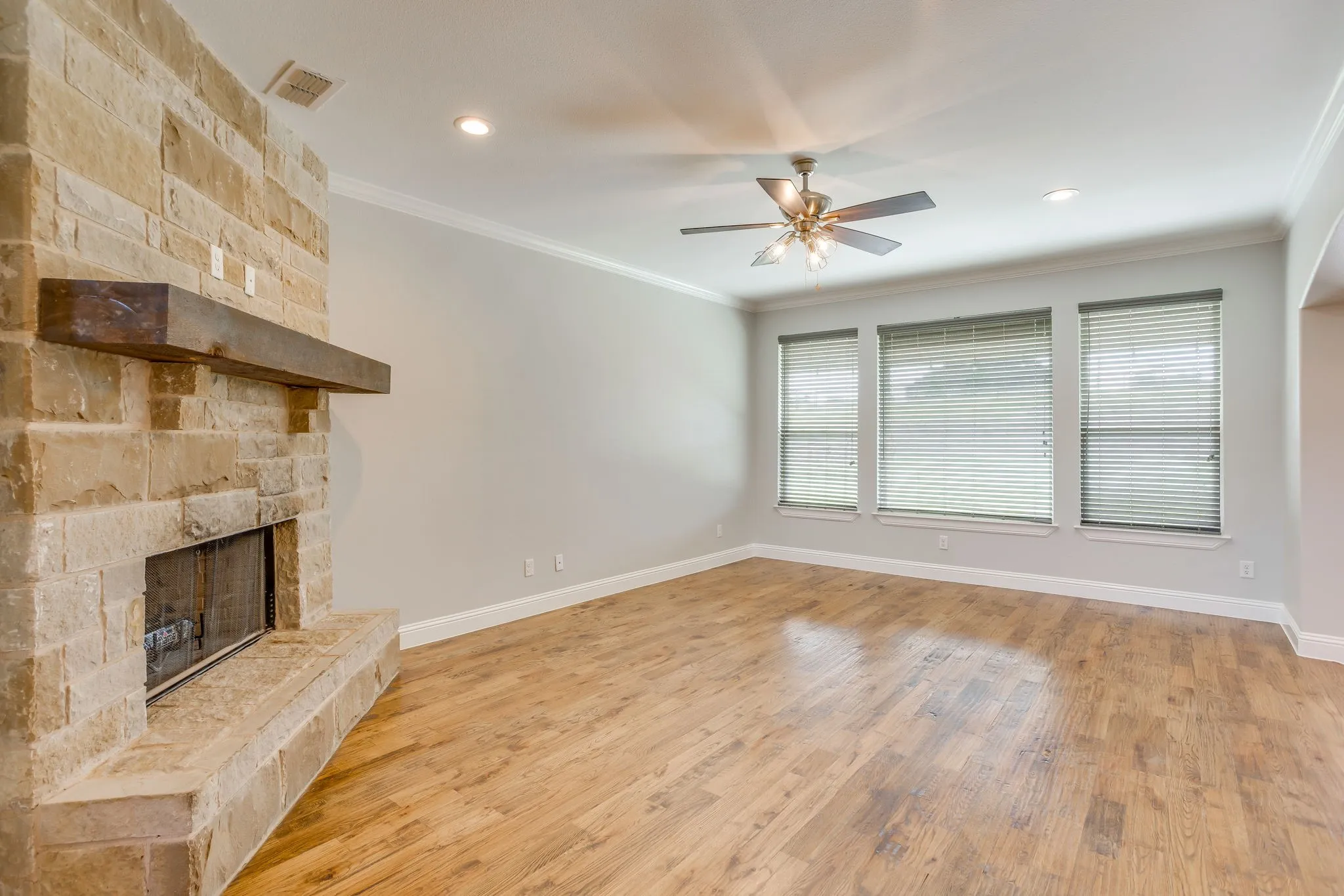 Single Family Residence For Sale in Parker County , 120 War Wagon Circle, Millsap, Texas 76066, 4 Bedroom, 3 Bathroom, 2 Garage spaces, 2,654 Sqft, built in 2018, mls#21292977, Real Estate Agent in Millsap, Homes For Sale in Parker county, Homes For Sale in Millsap, Realtor in Millsap Texas, Real Estate Brokerage Independent Realty Texas, Luminita Cordes Realtor