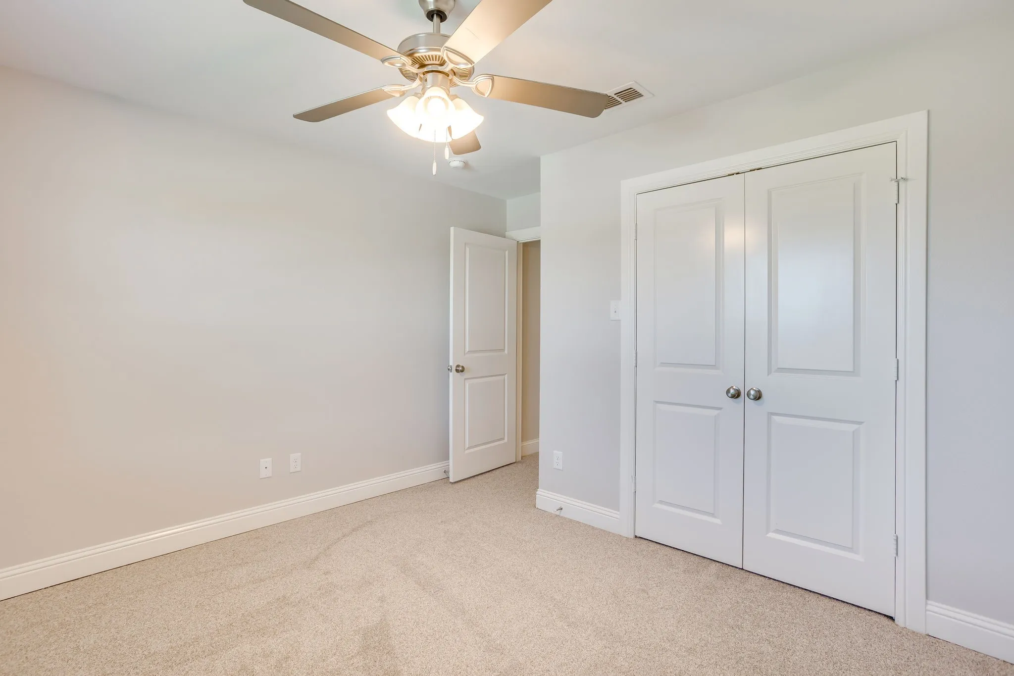 Single Family Residence For Sale in Parker County , 120 War Wagon Circle, Millsap, Texas 76066, 4 Bedroom, 3 Bathroom, 2 Garage spaces, 2,654 Sqft, built in 2018, mls#21292977, Real Estate Agent in Millsap, Homes For Sale in Parker county, Homes For Sale in Millsap, Realtor in Millsap Texas, Real Estate Brokerage Independent Realty Texas, Luminita Cordes Realtor