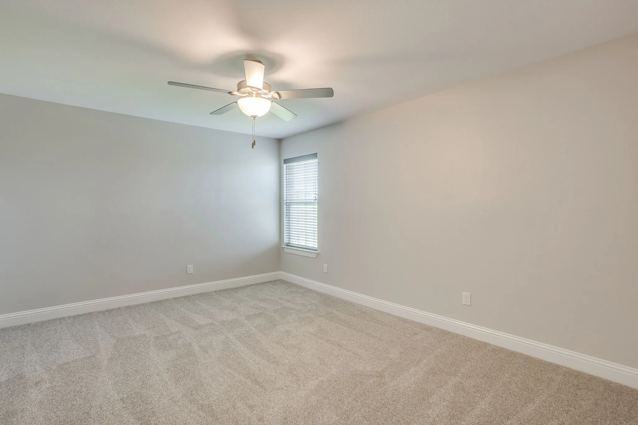 Single Family Residence For Sale in Parker County , 120 War Wagon Circle, Millsap, Texas 76066, 4 Bedroom, 3 Bathroom, 2 Garage spaces, 2,654 Sqft, built in 2018, mls#21292977, Real Estate Agent in Millsap, Homes For Sale in Parker county, Homes For Sale in Millsap, Realtor in Millsap Texas, Real Estate Brokerage Independent Realty Texas, Luminita Cordes Realtor