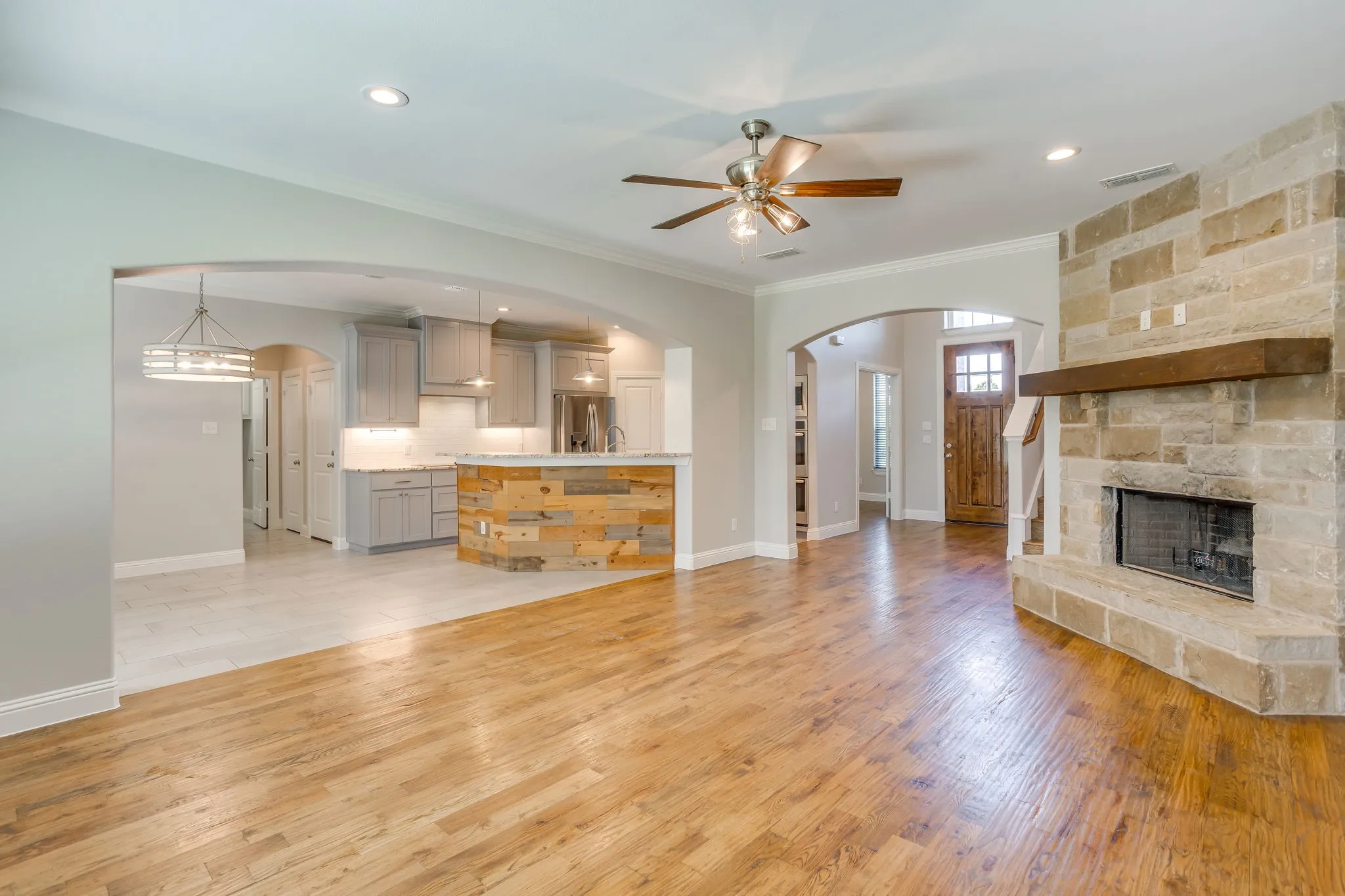 Single Family Residence For Sale in Parker County , 120 War Wagon Circle, Millsap, Texas 76066, 4 Bedroom, 3 Bathroom, 2 Garage spaces, 2,654 Sqft, built in 2018, mls#21292977, Real Estate Agent in Millsap, Homes For Sale in Parker county, Homes For Sale in Millsap, Realtor in Millsap Texas, Real Estate Brokerage Independent Realty Texas, Luminita Cordes Realtor