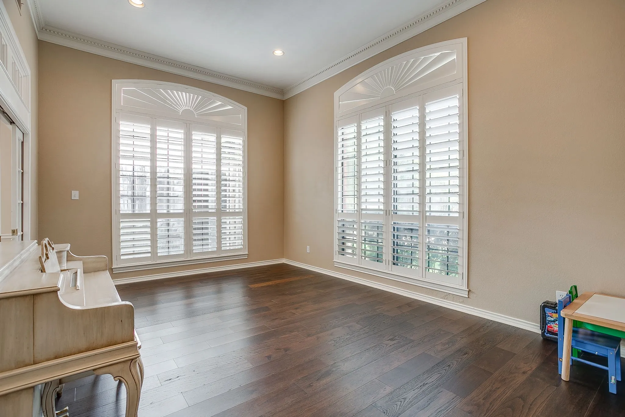 Formal living area or flex space