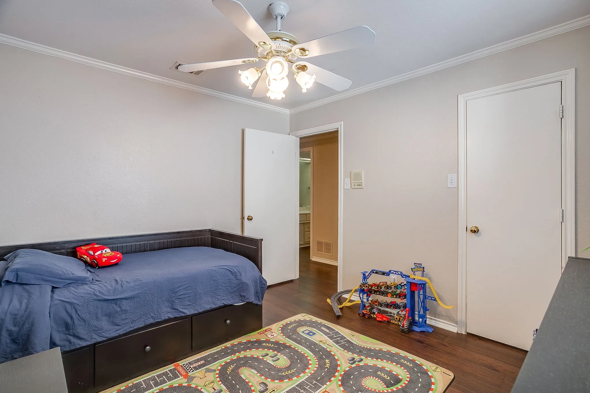 Single Family Residence For Sale in Collin County , 4624 Reunion Drive, Plano, Texas 75024, 4 Bedroom, 3 Bathroom, 2 Garage spaces, 2,664 Sqft, built in 1989, mls#21292587, Real Estate Agent in Plano, Homes For Sale in Collin county, Homes For Sale in Plano, Realtor in Plano Texas, Real Estate Brokerage Independent Realty Texas, Luminita Cordes Realtor