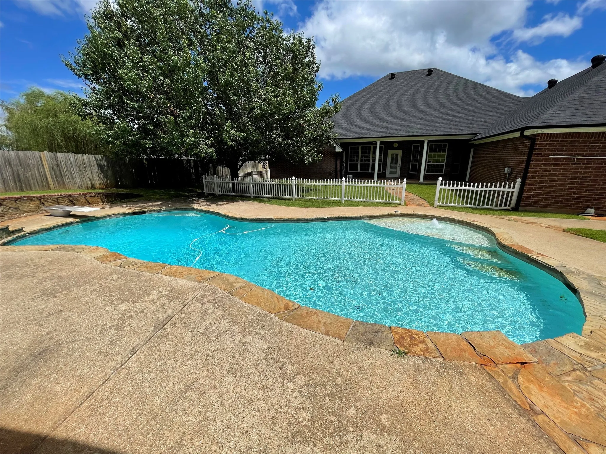 Single Family Residence For Sale in Smith County , 107 Spring Valley Run, Bullard, Texas 75757, 3 Bedroom, 4 Bathroom, 3 Garage spaces, 2,831 Sqft, built in 2004, mls#21289836, Real Estate Agent in Bullard, Homes For Sale in Smith county, Homes For Sale in Bullard, Realtor in Bullard Texas, Real Estate Brokerage Independent Realty Texas, Luminita Cordes Realtor