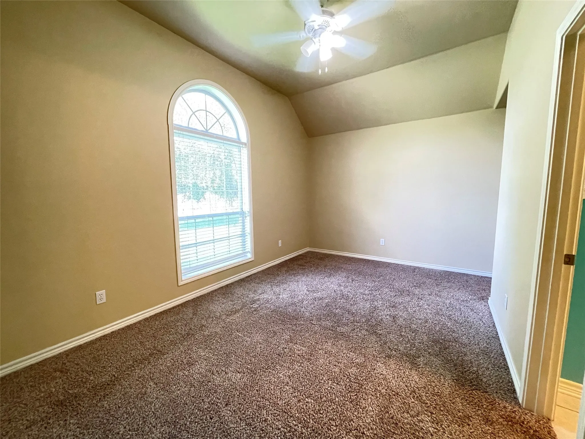 Single Family Residence For Sale in Smith County , 107 Spring Valley Run, Bullard, Texas 75757, 3 Bedroom, 4 Bathroom, 3 Garage spaces, 2,831 Sqft, built in 2004, mls#21289836, Real Estate Agent in Bullard, Homes For Sale in Smith county, Homes For Sale in Bullard, Realtor in Bullard Texas, Real Estate Brokerage Independent Realty Texas, Luminita Cordes Realtor