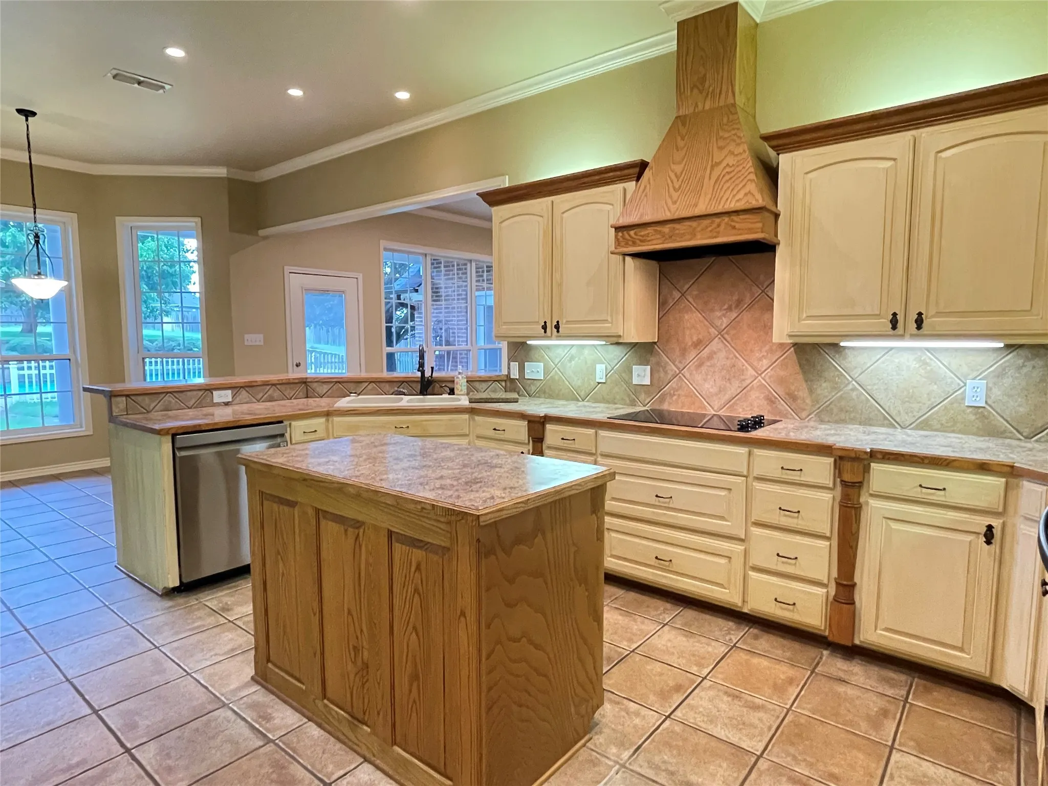 Single Family Residence For Sale in Smith County , 107 Spring Valley Run, Bullard, Texas 75757, 3 Bedroom, 4 Bathroom, 3 Garage spaces, 2,831 Sqft, built in 2004, mls#21289836, Real Estate Agent in Bullard, Homes For Sale in Smith county, Homes For Sale in Bullard, Realtor in Bullard Texas, Real Estate Brokerage Independent Realty Texas, Luminita Cordes Realtor