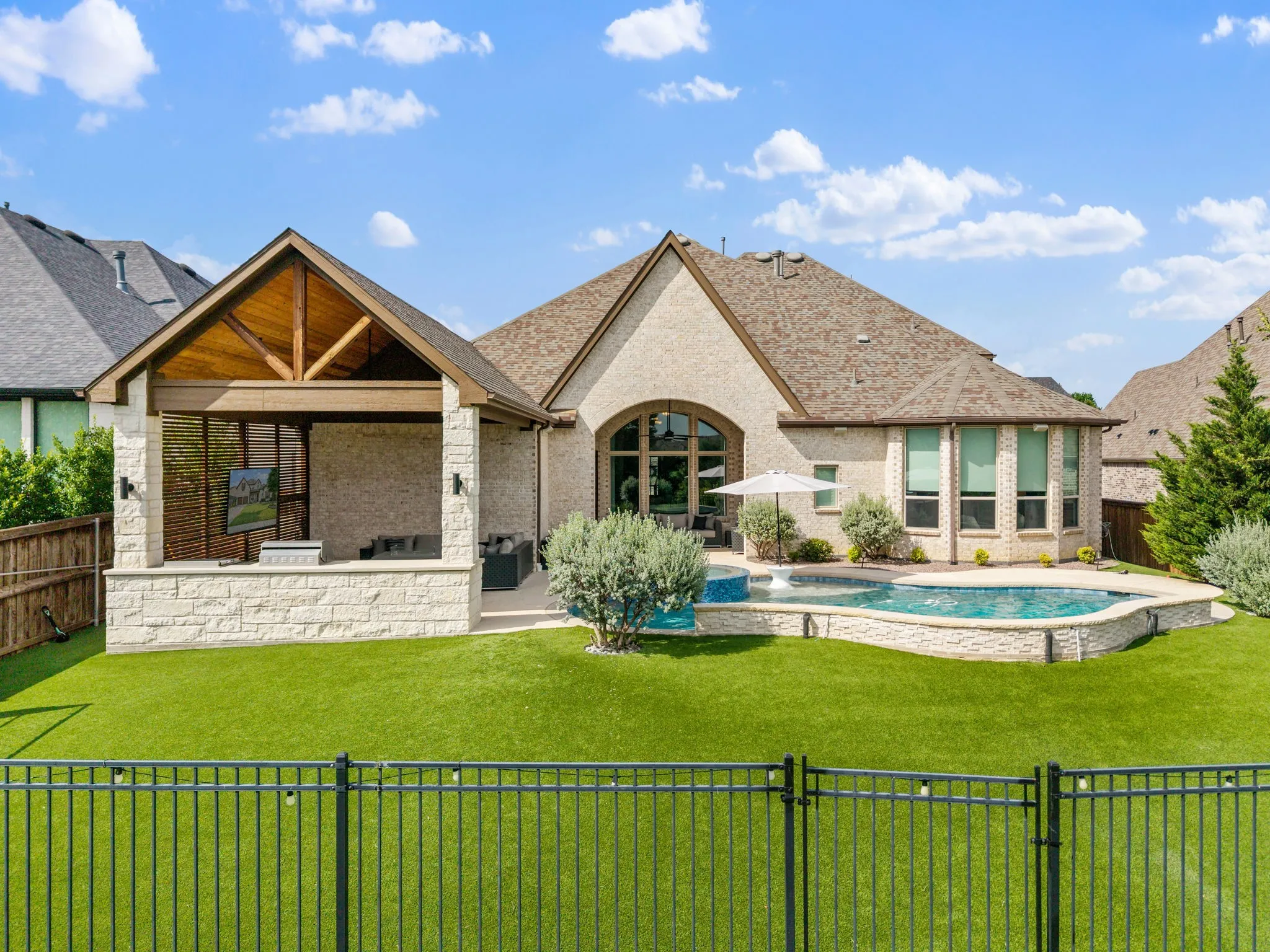 Single Family Residence For Sale in Collin County , 8513 Autumn Lake Trail, Mc Kinney, Texas 75071, 4 Bedroom, 6 Bathroom, 3 Garage spaces, 4,132 Sqft, built in 2019, mls#21291897, Real Estate Agent in Mc Kinney, Homes For Sale in Collin county, Homes For Sale in Mc Kinney, Realtor in Mc Kinney Texas, Real Estate Brokerage Independent Realty Texas, Luminita Cordes Realtor
