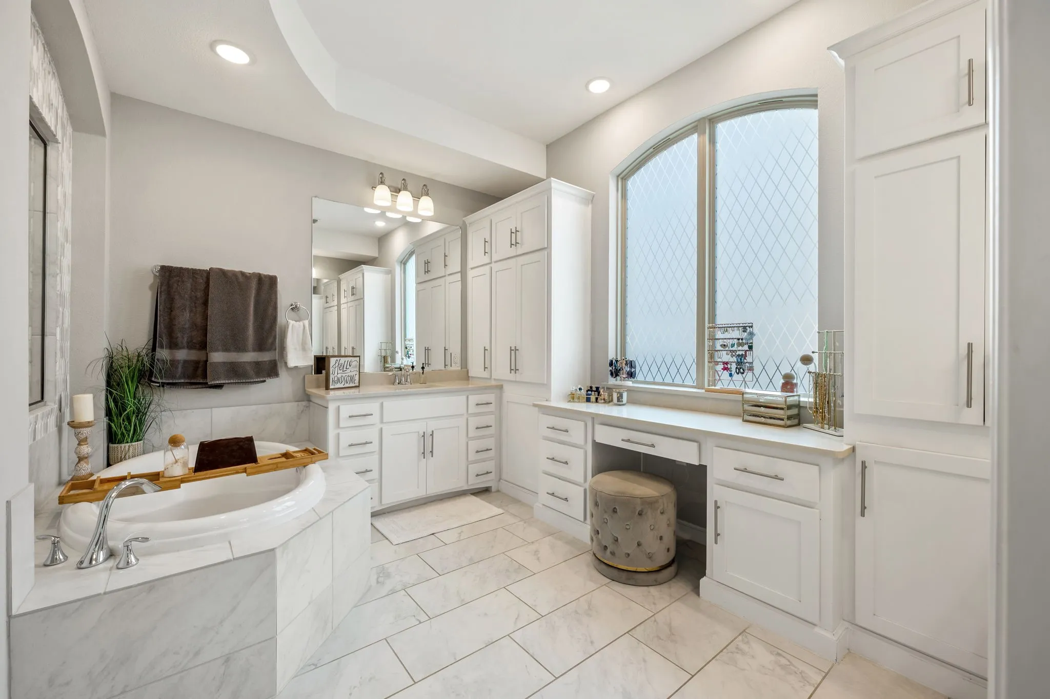 Single Family Residence For Sale in Collin County , 8513 Autumn Lake Trail, Mc Kinney, Texas 75071, 4 Bedroom, 6 Bathroom, 3 Garage spaces, 4,132 Sqft, built in 2019, mls#21291897, Real Estate Agent in Mc Kinney, Homes For Sale in Collin county, Homes For Sale in Mc Kinney, Realtor in Mc Kinney Texas, Real Estate Brokerage Independent Realty Texas, Luminita Cordes Realtor