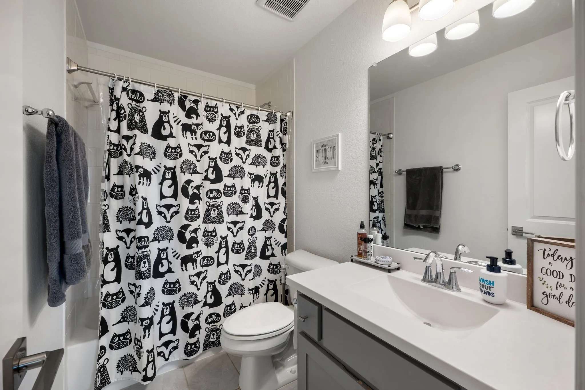 Single Family Residence For Sale in Collin County , 8513 Autumn Lake Trail, Mc Kinney, Texas 75071, 4 Bedroom, 6 Bathroom, 3 Garage spaces, 4,132 Sqft, built in 2019, mls#21291897, Real Estate Agent in Mc Kinney, Homes For Sale in Collin county, Homes For Sale in Mc Kinney, Realtor in Mc Kinney Texas, Real Estate Brokerage Independent Realty Texas, Luminita Cordes Realtor