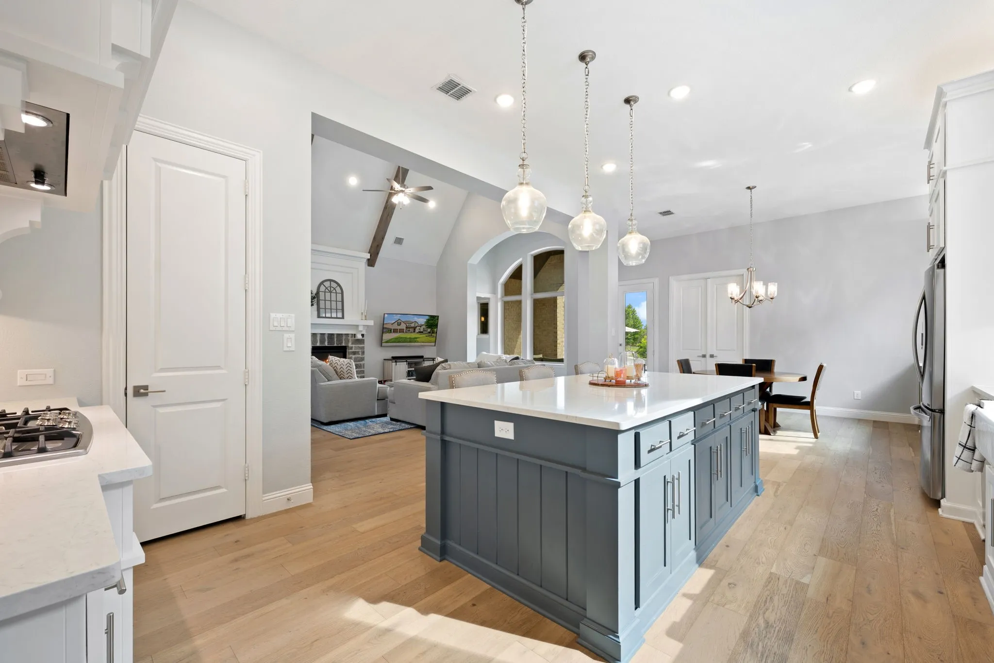 Single Family Residence For Sale in Collin County , 8513 Autumn Lake Trail, Mc Kinney, Texas 75071, 4 Bedroom, 6 Bathroom, 3 Garage spaces, 4,132 Sqft, built in 2019, mls#21291897, Real Estate Agent in Mc Kinney, Homes For Sale in Collin county, Homes For Sale in Mc Kinney, Realtor in Mc Kinney Texas, Real Estate Brokerage Independent Realty Texas, Luminita Cordes Realtor