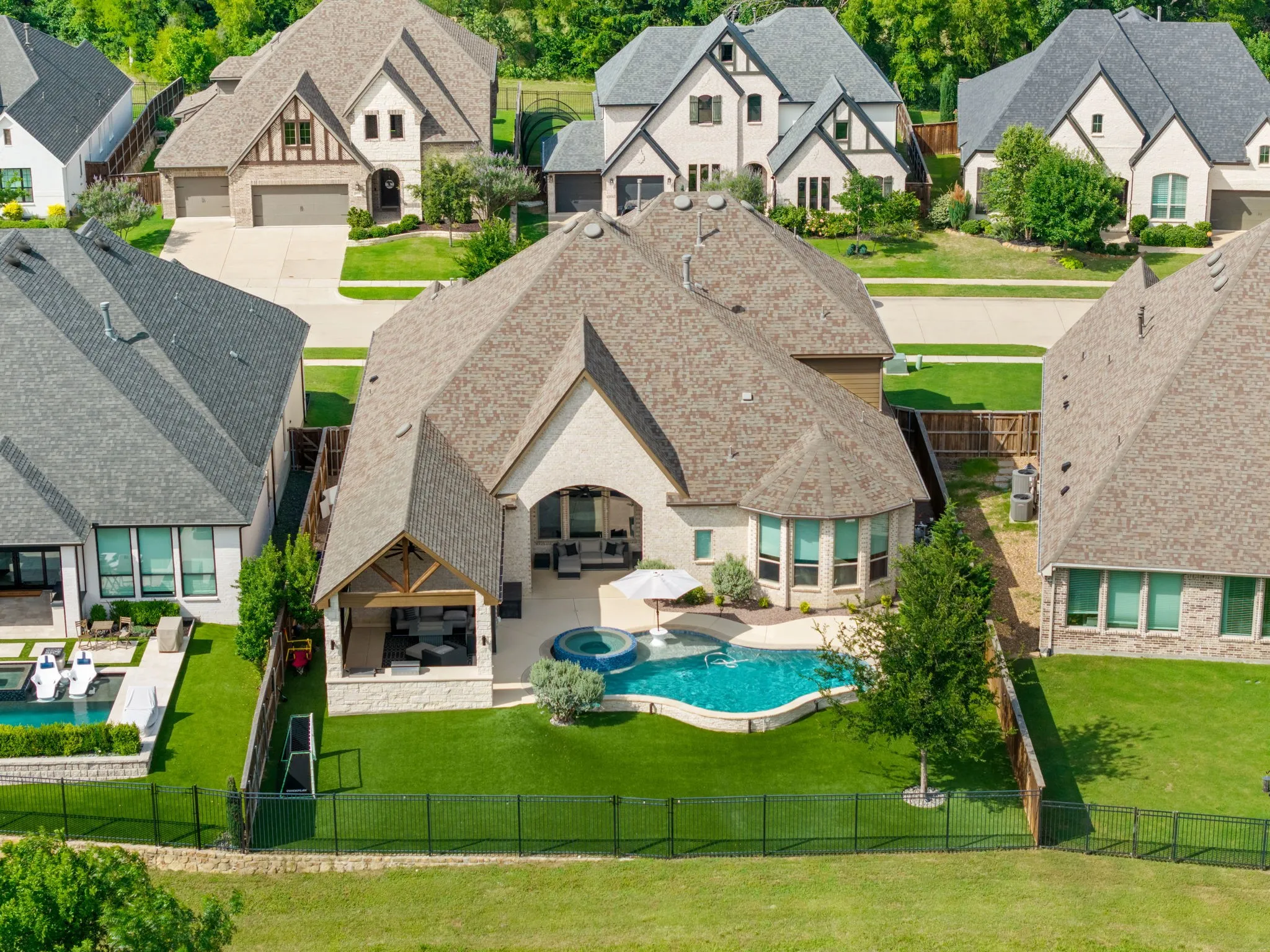 Single Family Residence For Sale in Collin County , 8513 Autumn Lake Trail, Mc Kinney, Texas 75071, 4 Bedroom, 6 Bathroom, 3 Garage spaces, 4,132 Sqft, built in 2019, mls#21291897, Real Estate Agent in Mc Kinney, Homes For Sale in Collin county, Homes For Sale in Mc Kinney, Realtor in Mc Kinney Texas, Real Estate Brokerage Independent Realty Texas, Luminita Cordes Realtor