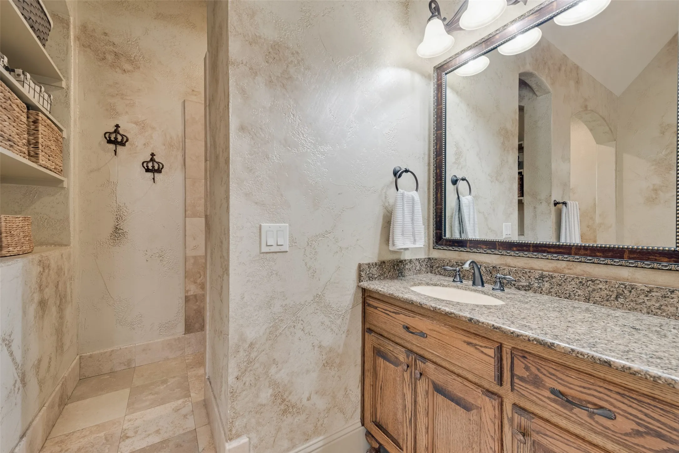 Single Family Residence For Sale in Rockwall County , 108 Berkshire Lane, Heath, Texas 75032, 4 Bedroom, 3 Bathroom, 3 Garage spaces, 3,616 Sqft, built in 2007, mls#21293056, Real Estate Agent in Heath, Homes For Sale in Rockwall county, Homes For Sale in Heath, Realtor in Heath Texas, Real Estate Brokerage Independent Realty Texas, Luminita Cordes Realtor