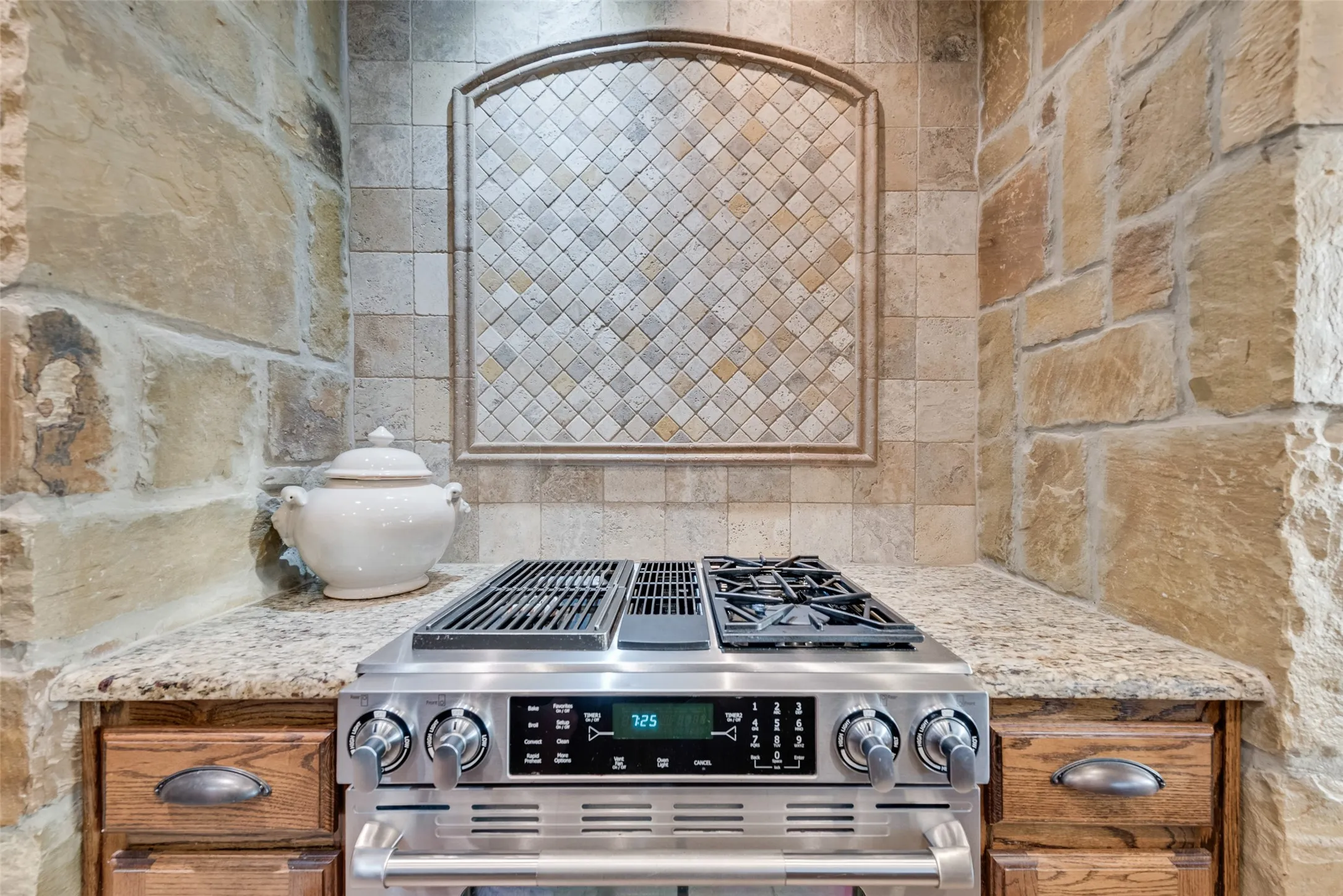 Single Family Residence For Sale in Rockwall County , 108 Berkshire Lane, Heath, Texas 75032, 4 Bedroom, 3 Bathroom, 3 Garage spaces, 3,616 Sqft, built in 2007, mls#21293056, Real Estate Agent in Heath, Homes For Sale in Rockwall county, Homes For Sale in Heath, Realtor in Heath Texas, Real Estate Brokerage Independent Realty Texas, Luminita Cordes Realtor