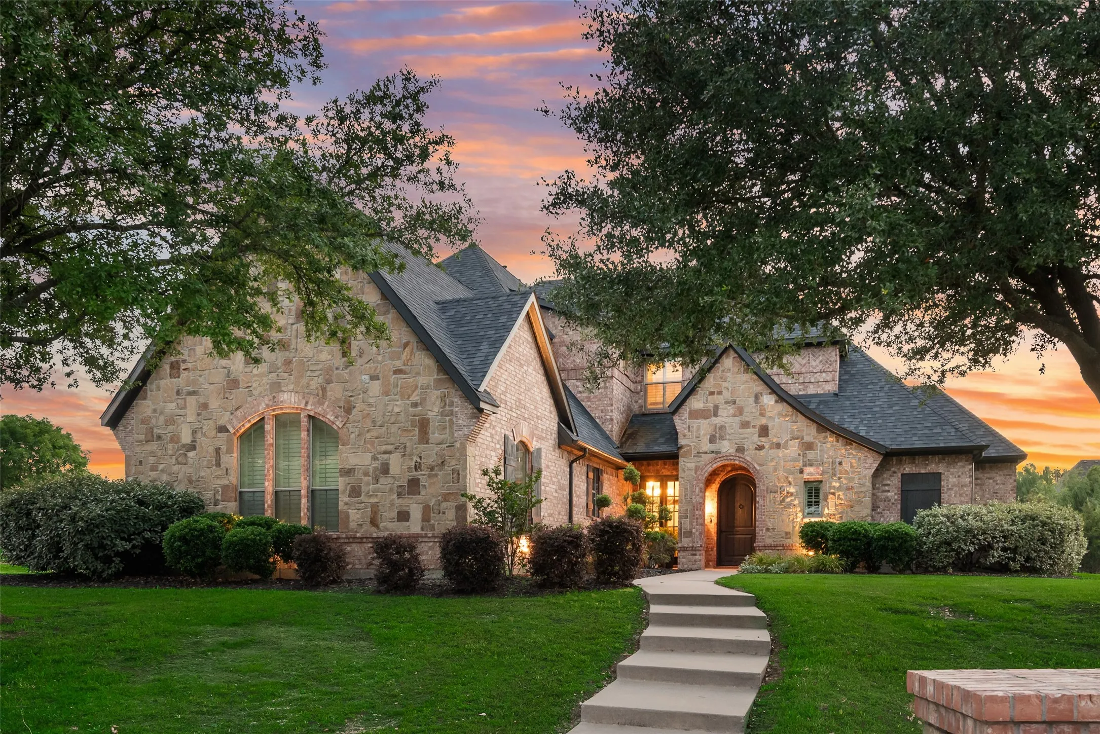 Single Family Residence For Sale in Rockwall County , 108 Berkshire Lane, Heath, Texas 75032, 4 Bedroom, 3 Bathroom, 3 Garage spaces, 3,616 Sqft, built in 2007, mls#21293056, Real Estate Agent in Heath, Homes For Sale in Rockwall county, Homes For Sale in Heath, Realtor in Heath Texas, Real Estate Brokerage Independent Realty Texas, Luminita Cordes Realtor