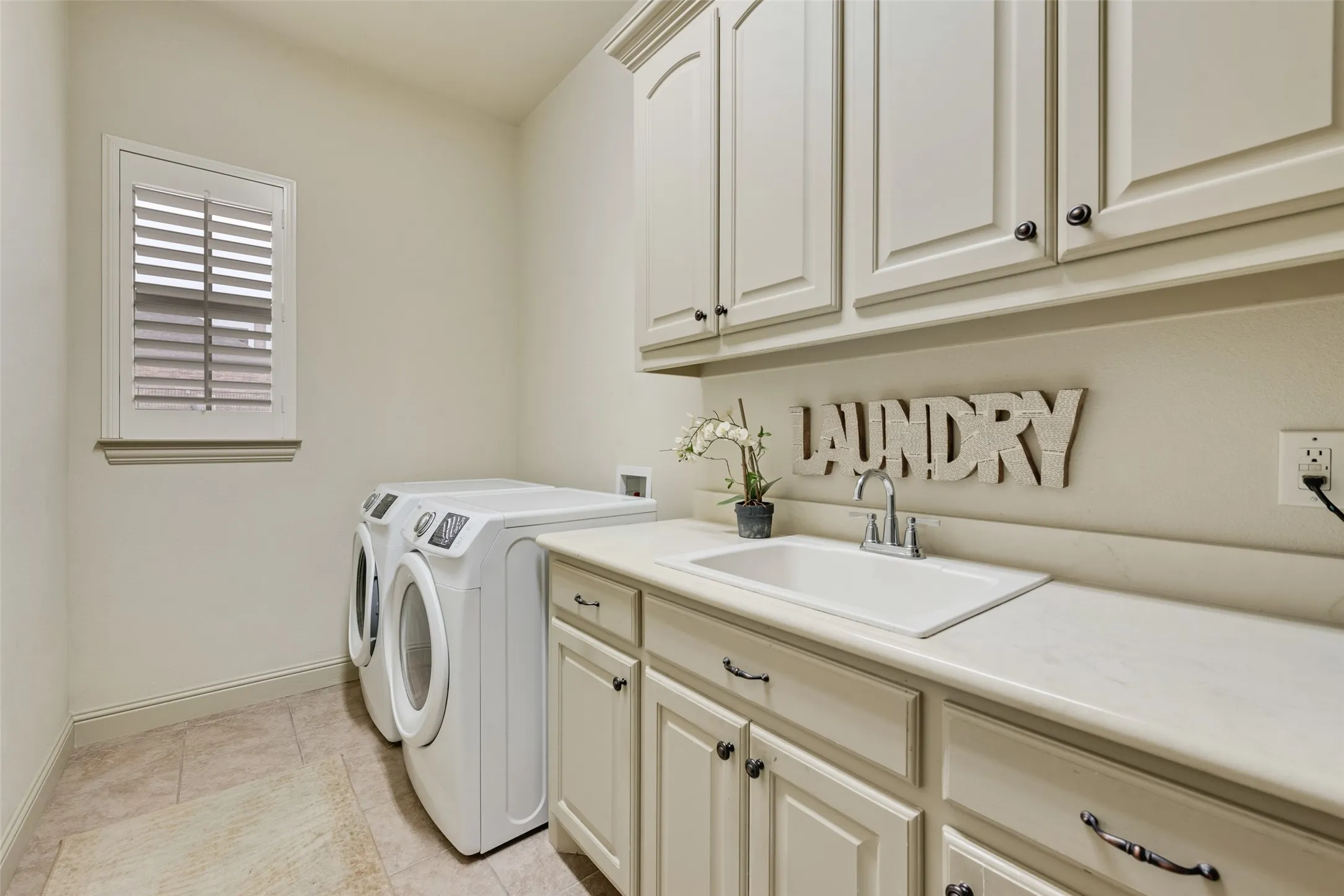 Single Family Residence For Sale in Rockwall County , 108 Berkshire Lane, Heath, Texas 75032, 4 Bedroom, 3 Bathroom, 3 Garage spaces, 3,616 Sqft, built in 2007, mls#21293056, Real Estate Agent in Heath, Homes For Sale in Rockwall county, Homes For Sale in Heath, Realtor in Heath Texas, Real Estate Brokerage Independent Realty Texas, Luminita Cordes Realtor
