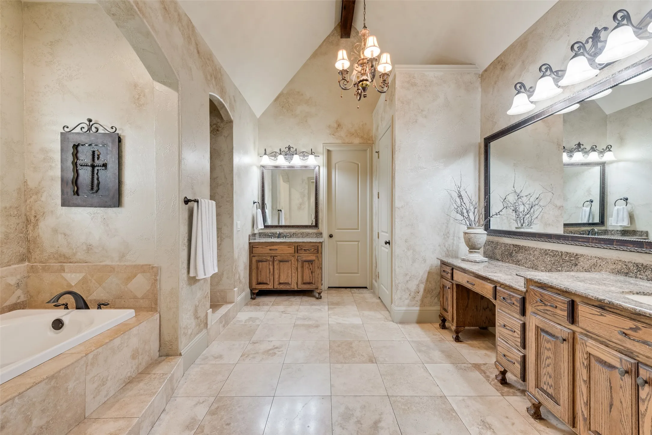 Single Family Residence For Sale in Rockwall County , 108 Berkshire Lane, Heath, Texas 75032, 4 Bedroom, 3 Bathroom, 3 Garage spaces, 3,616 Sqft, built in 2007, mls#21293056, Real Estate Agent in Heath, Homes For Sale in Rockwall county, Homes For Sale in Heath, Realtor in Heath Texas, Real Estate Brokerage Independent Realty Texas, Luminita Cordes Realtor