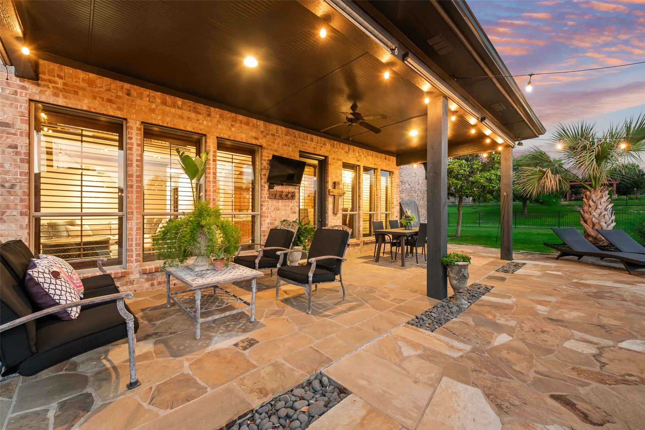 Single Family Residence For Sale in Rockwall County , 108 Berkshire Lane, Heath, Texas 75032, 4 Bedroom, 3 Bathroom, 3 Garage spaces, 3,616 Sqft, built in 2007, mls#21293056, Real Estate Agent in Heath, Homes For Sale in Rockwall county, Homes For Sale in Heath, Realtor in Heath Texas, Real Estate Brokerage Independent Realty Texas, Luminita Cordes Realtor