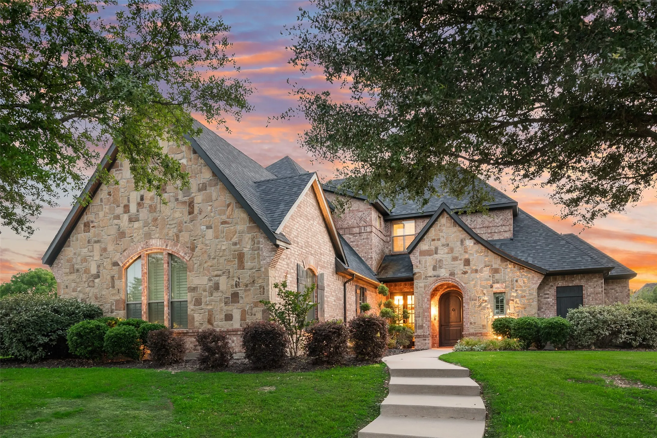 Single Family Residence For Sale in Rockwall County , 108 Berkshire Lane, Heath, Texas 75032, 4 Bedroom, 3 Bathroom, 3 Garage spaces, 3,616 Sqft, built in 2007, mls#21293056, Real Estate Agent in Heath, Homes For Sale in Rockwall county, Homes For Sale in Heath, Realtor in Heath Texas, Real Estate Brokerage Independent Realty Texas, Luminita Cordes Realtor