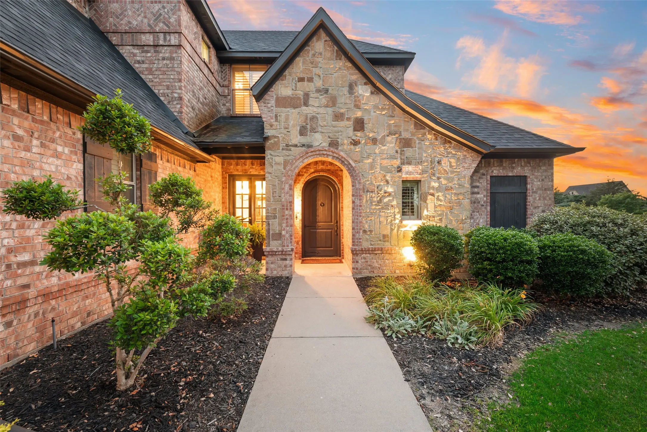 Single Family Residence For Sale in Rockwall County , 108 Berkshire Lane, Heath, Texas 75032, 4 Bedroom, 3 Bathroom, 3 Garage spaces, 3,616 Sqft, built in 2007, mls#21293056, Real Estate Agent in Heath, Homes For Sale in Rockwall county, Homes For Sale in Heath, Realtor in Heath Texas, Real Estate Brokerage Independent Realty Texas, Luminita Cordes Realtor