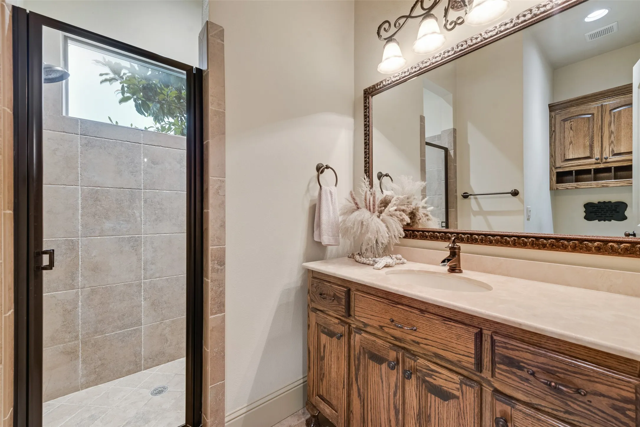 Single Family Residence For Sale in Rockwall County , 108 Berkshire Lane, Heath, Texas 75032, 4 Bedroom, 3 Bathroom, 3 Garage spaces, 3,616 Sqft, built in 2007, mls#21293056, Real Estate Agent in Heath, Homes For Sale in Rockwall county, Homes For Sale in Heath, Realtor in Heath Texas, Real Estate Brokerage Independent Realty Texas, Luminita Cordes Realtor