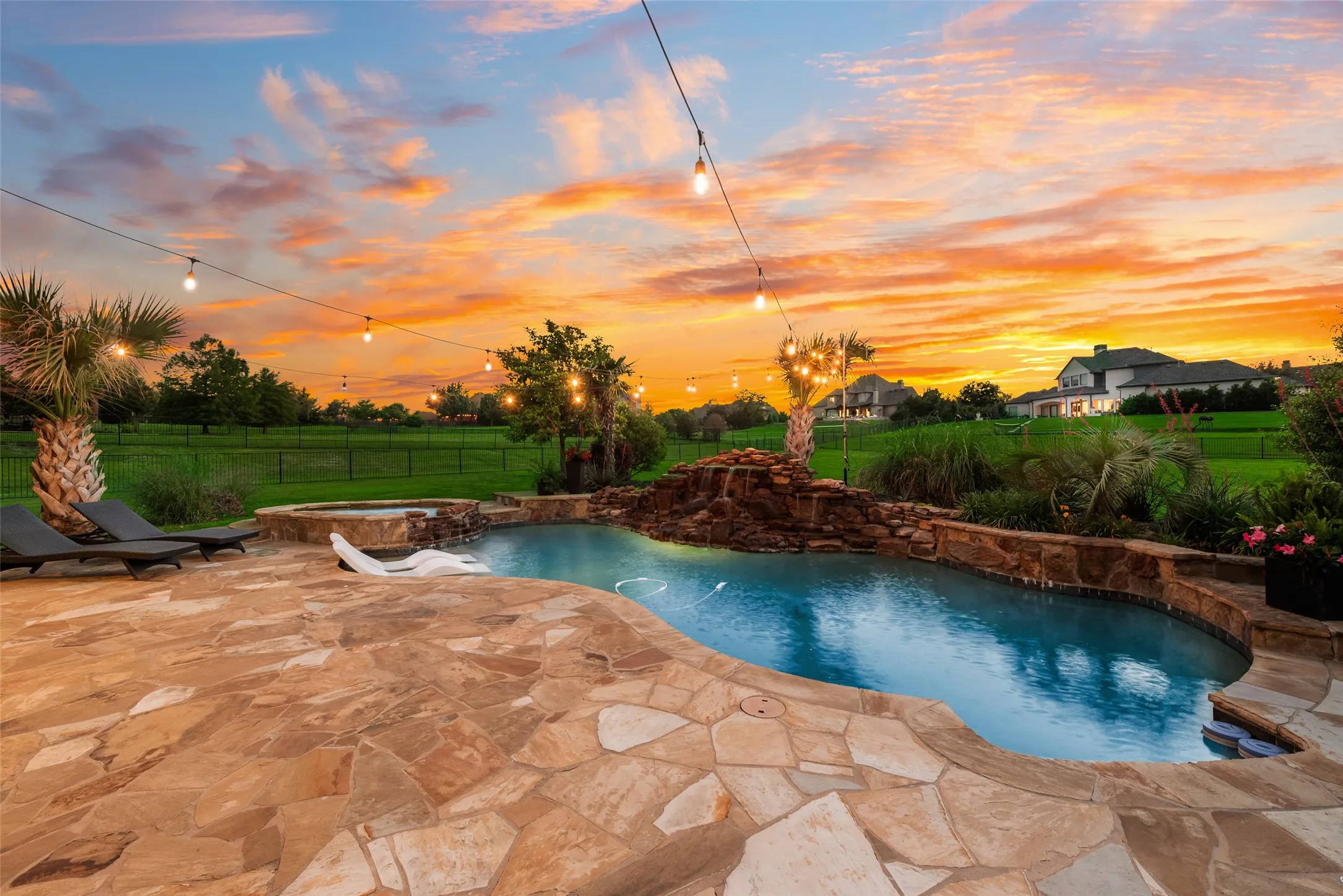 Single Family Residence For Sale in Rockwall County , 108 Berkshire Lane, Heath, Texas 75032, 4 Bedroom, 3 Bathroom, 3 Garage spaces, 3,616 Sqft, built in 2007, mls#21293056, Real Estate Agent in Heath, Homes For Sale in Rockwall county, Homes For Sale in Heath, Realtor in Heath Texas, Real Estate Brokerage Independent Realty Texas, Luminita Cordes Realtor