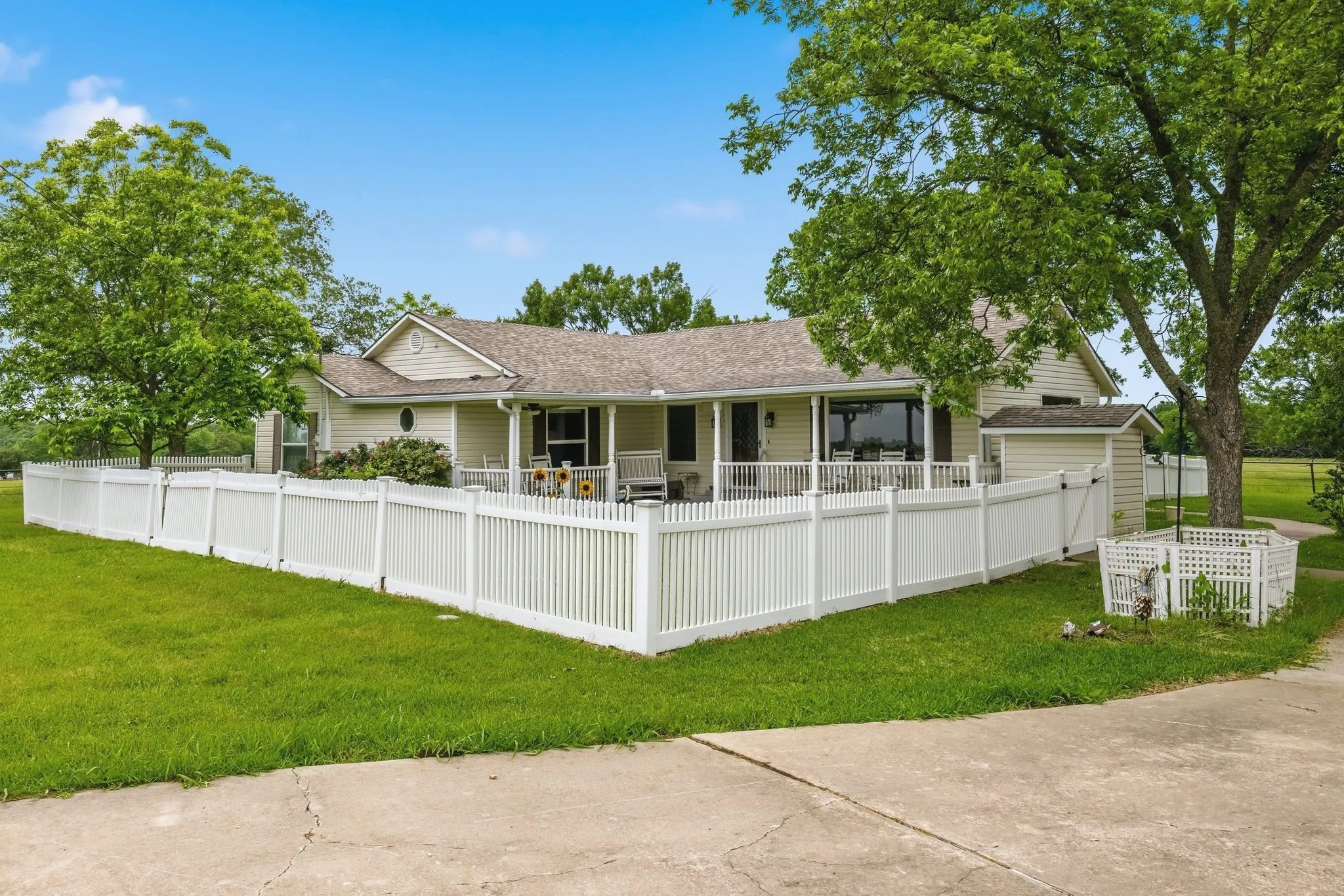 Farm For Sale in Hunt County , 7635 County Road 4209, Campbell, Texas 75422, 3 Bedroom, 3 Bathroom, 2 Garage spaces, 2,225 Sqft, built in 1939, Price $1,800,000, mls#21293064, Real Estate Agent in Campbell, Homes For Sale in Hunt county, Homes For Sale in Campbell, Realtor in Campbell Texas, Real Estate Brokerage Independent Realty Texas, Luminita Cordes Realtor