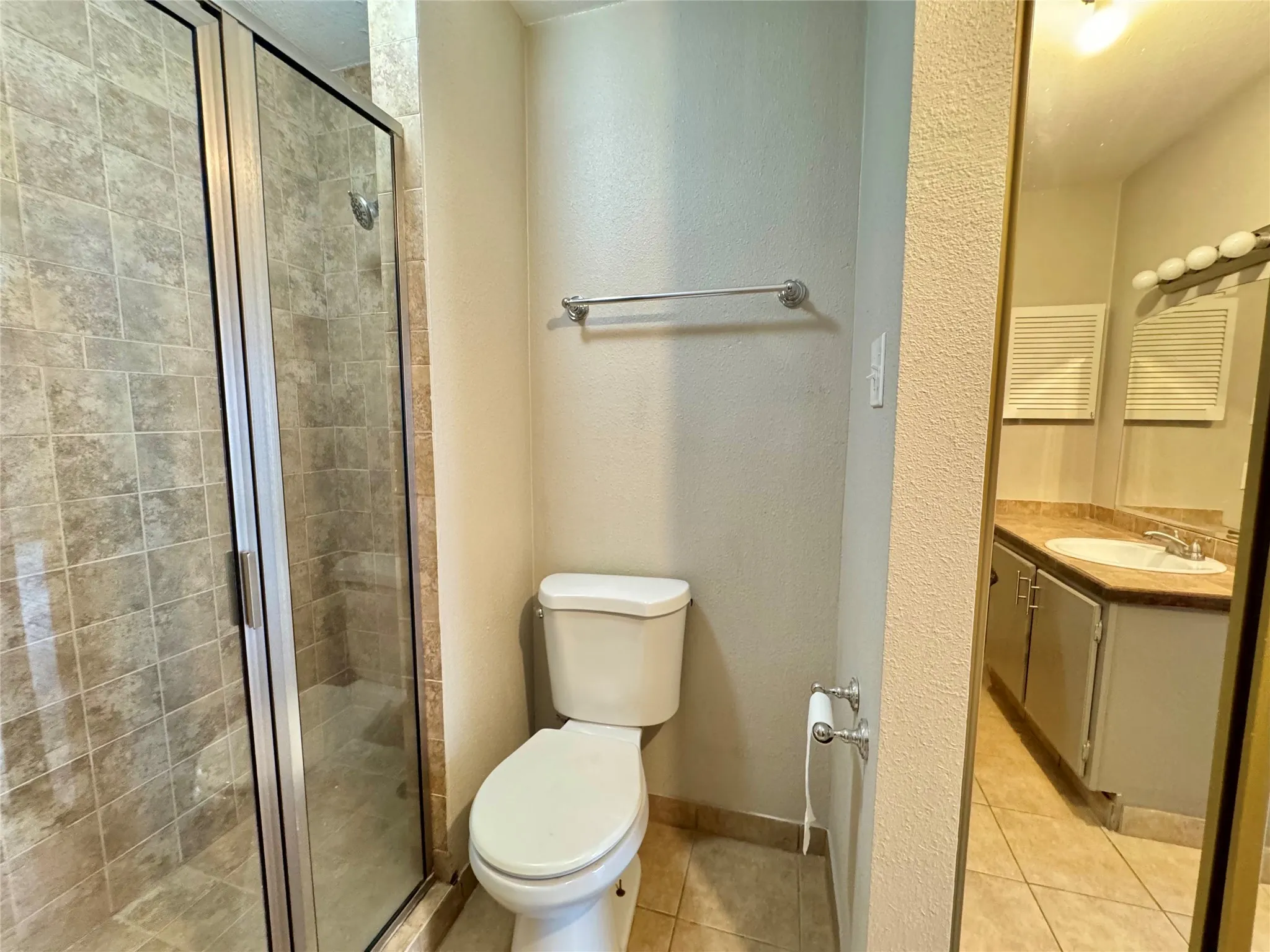 Condominium For Rent in Dallas County , 5981 Arapaho Road 303, Dallas, Texas 75248, 2 Bedroom, 2 Bathroom, Garage spaces, 995 Sqft, built in 1980, mls#21293069, Real Estate Agent in Dallas, Homes For Rent in Dallas county, Homes For Rent in Dallas, Realtor in Dallas Texas, Real Estate Brokerage Independent Realty Texas, Luminita Cordes Realtor