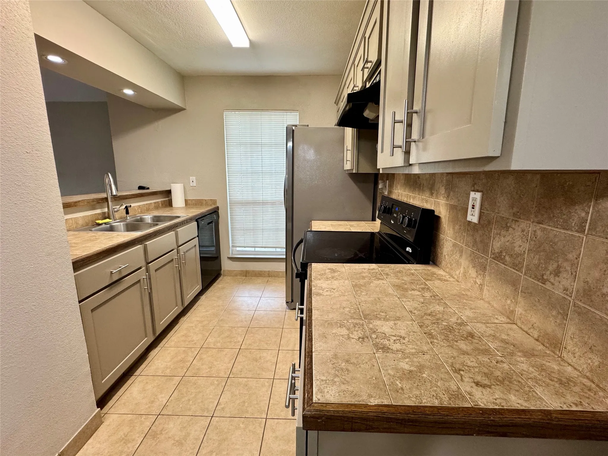 Condominium For Rent in Dallas County , 5981 Arapaho Road 303, Dallas, Texas 75248, 2 Bedroom, 2 Bathroom, Garage spaces, 995 Sqft, built in 1980, mls#21293069, Real Estate Agent in Dallas, Homes For Rent in Dallas county, Homes For Rent in Dallas, Realtor in Dallas Texas, Real Estate Brokerage Independent Realty Texas, Luminita Cordes Realtor