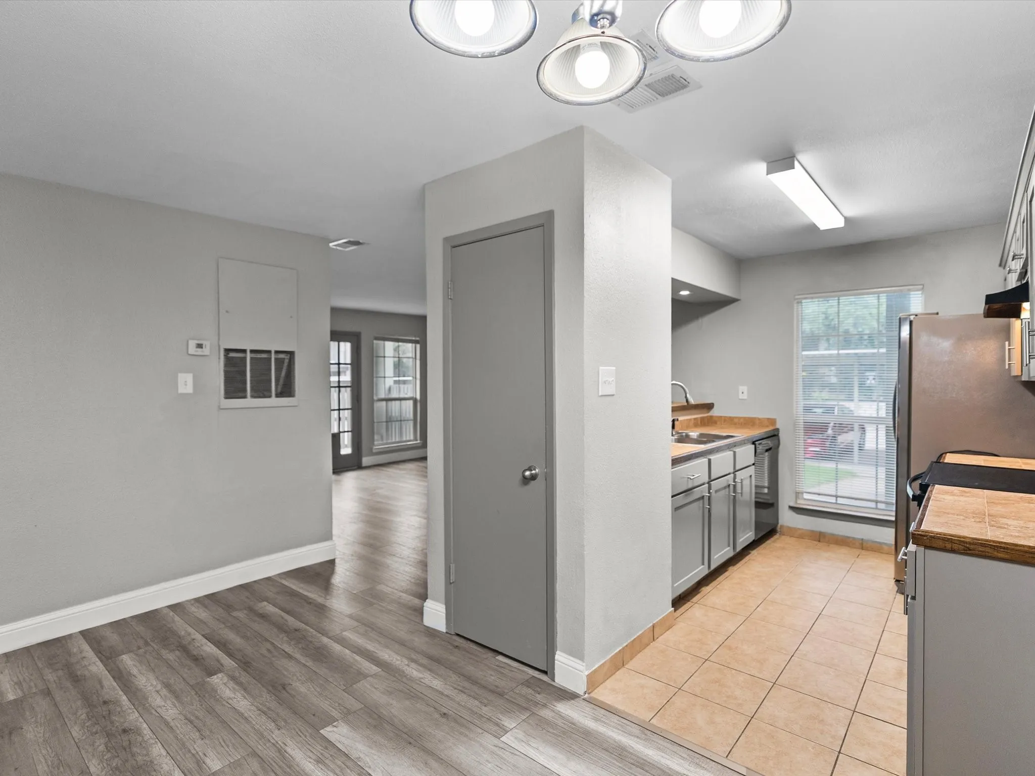Condominium For Rent in Dallas County , 5981 Arapaho Road 303, Dallas, Texas 75248, 2 Bedroom, 2 Bathroom, Garage spaces, 995 Sqft, built in 1980, mls#21293069, Real Estate Agent in Dallas, Homes For Rent in Dallas county, Homes For Rent in Dallas, Realtor in Dallas Texas, Real Estate Brokerage Independent Realty Texas, Luminita Cordes Realtor