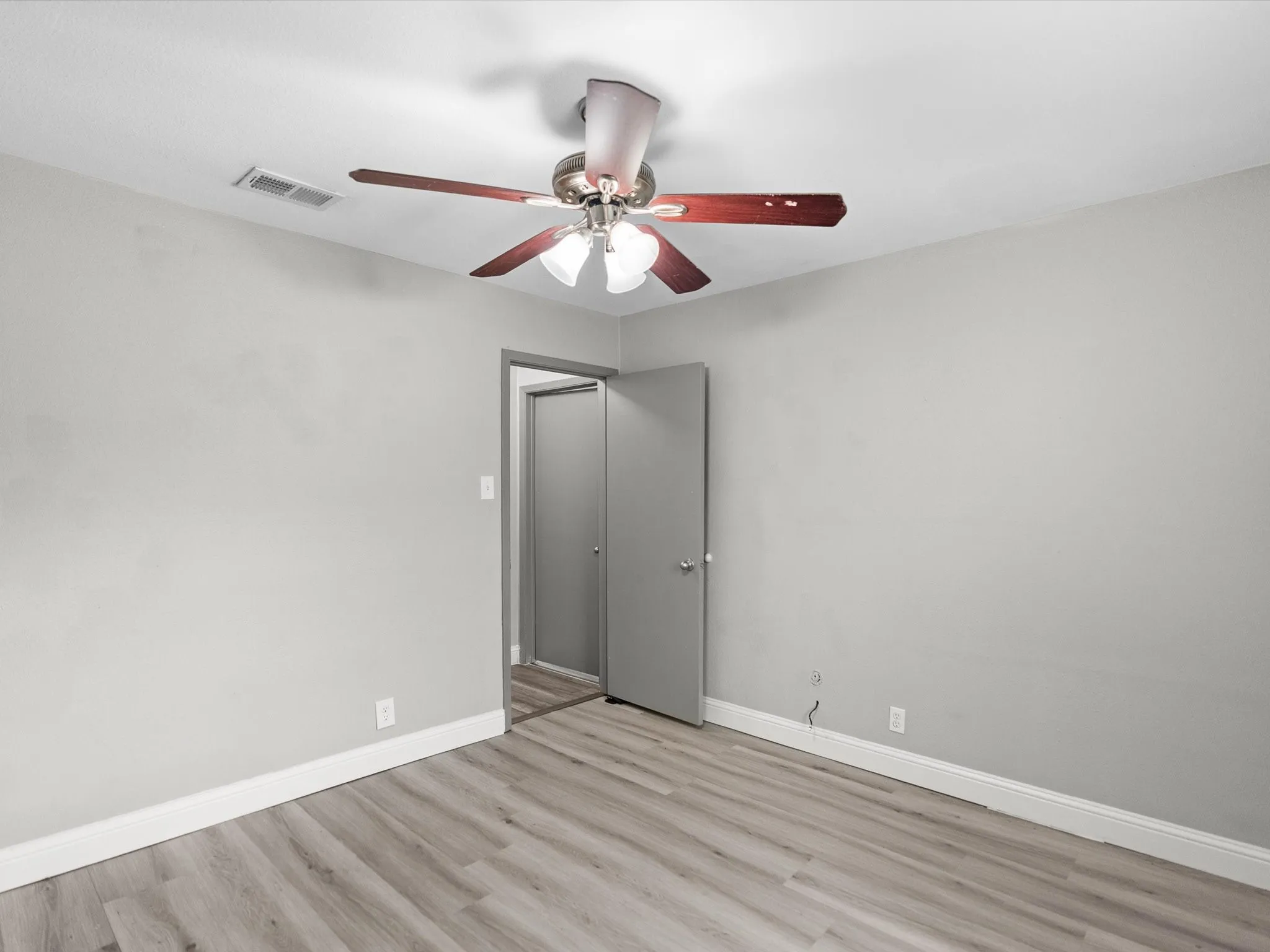 Condominium For Rent in Dallas County , 5981 Arapaho Road 303, Dallas, Texas 75248, 2 Bedroom, 2 Bathroom, Garage spaces, 995 Sqft, built in 1980, mls#21293069, Real Estate Agent in Dallas, Homes For Rent in Dallas county, Homes For Rent in Dallas, Realtor in Dallas Texas, Real Estate Brokerage Independent Realty Texas, Luminita Cordes Realtor