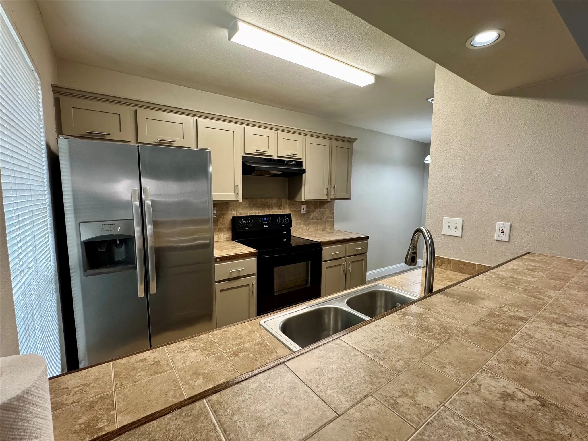 Condominium For Rent in Dallas County , 5981 Arapaho Road 303, Dallas, Texas 75248, 2 Bedroom, 2 Bathroom, Garage spaces, 995 Sqft, built in 1980, mls#21293069, Real Estate Agent in Dallas, Homes For Rent in Dallas county, Homes For Rent in Dallas, Realtor in Dallas Texas, Real Estate Brokerage Independent Realty Texas, Luminita Cordes Realtor