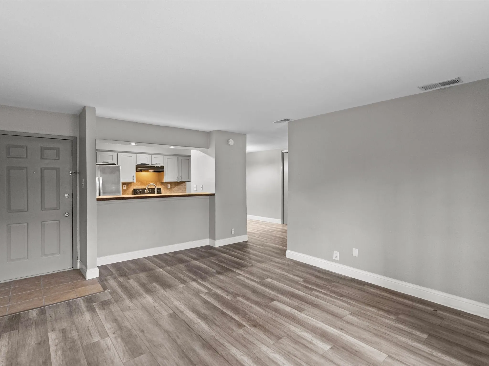 Condominium For Rent in Dallas County , 5981 Arapaho Road 303, Dallas, Texas 75248, 2 Bedroom, 2 Bathroom, Garage spaces, 995 Sqft, built in 1980, mls#21293069, Real Estate Agent in Dallas, Homes For Rent in Dallas county, Homes For Rent in Dallas, Realtor in Dallas Texas, Real Estate Brokerage Independent Realty Texas, Luminita Cordes Realtor