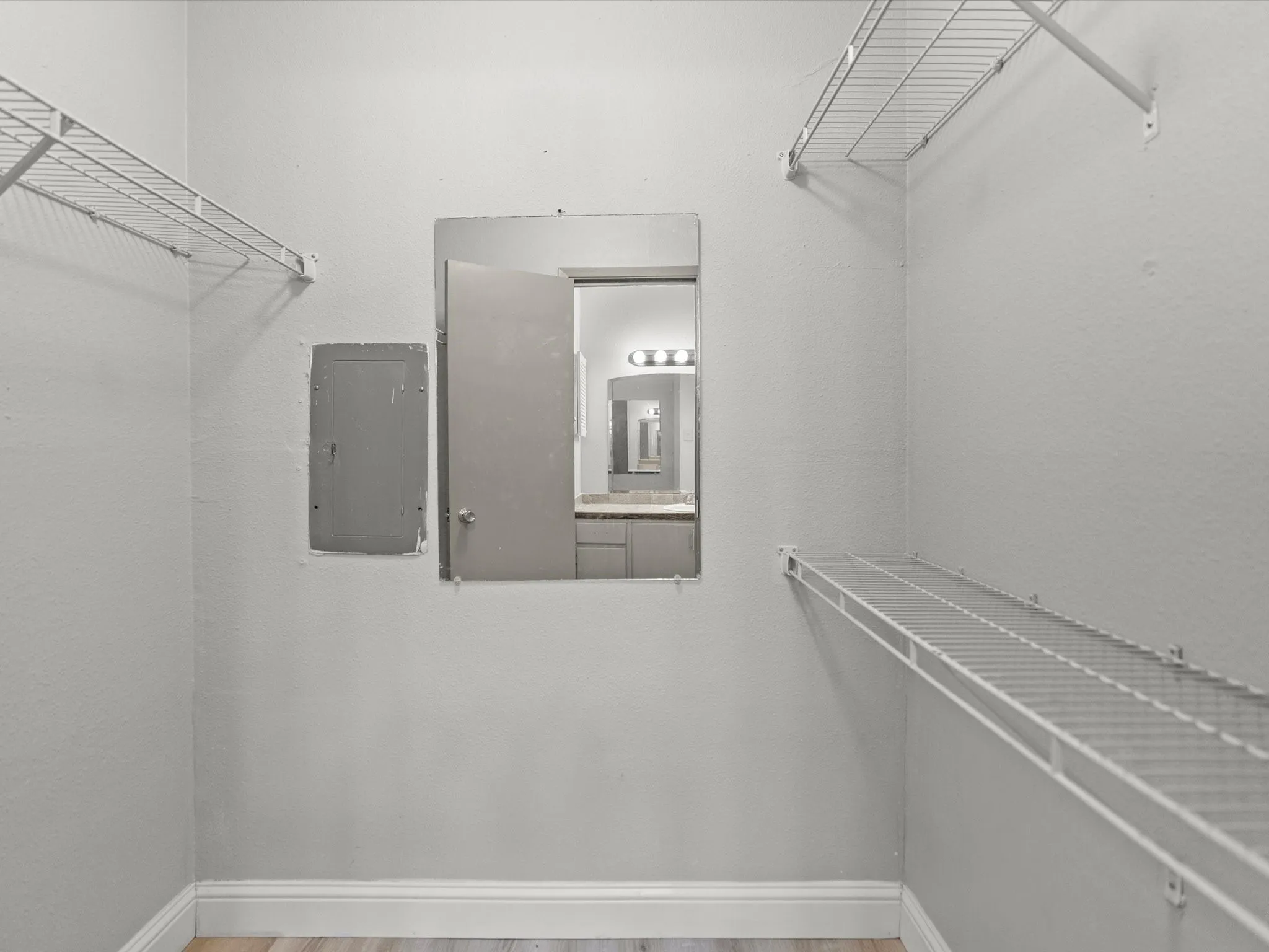 Condominium For Rent in Dallas County , 5981 Arapaho Road 303, Dallas, Texas 75248, 2 Bedroom, 2 Bathroom, Garage spaces, 995 Sqft, built in 1980, mls#21293069, Real Estate Agent in Dallas, Homes For Rent in Dallas county, Homes For Rent in Dallas, Realtor in Dallas Texas, Real Estate Brokerage Independent Realty Texas, Luminita Cordes Realtor